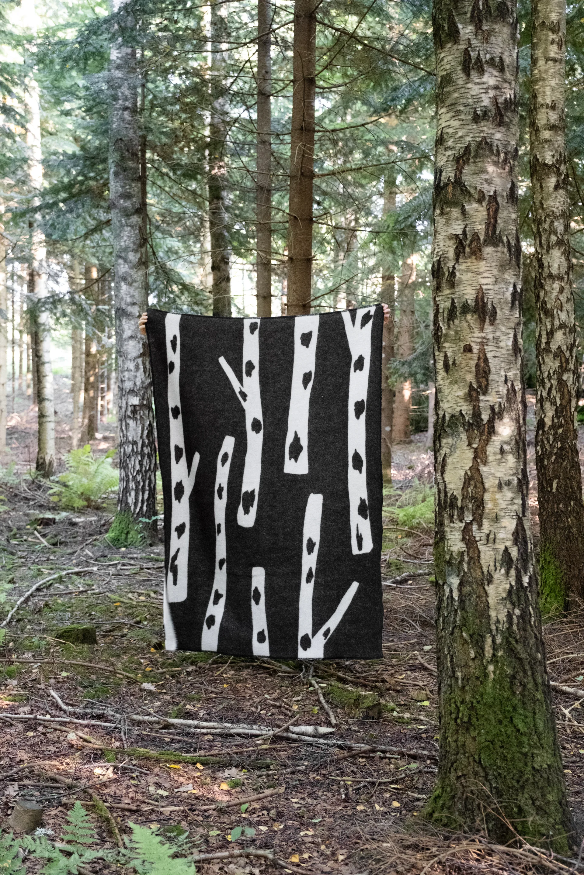 Βελούδινο κάλυμμα Birch 130x180 εκ., Black-white Fine Little Day