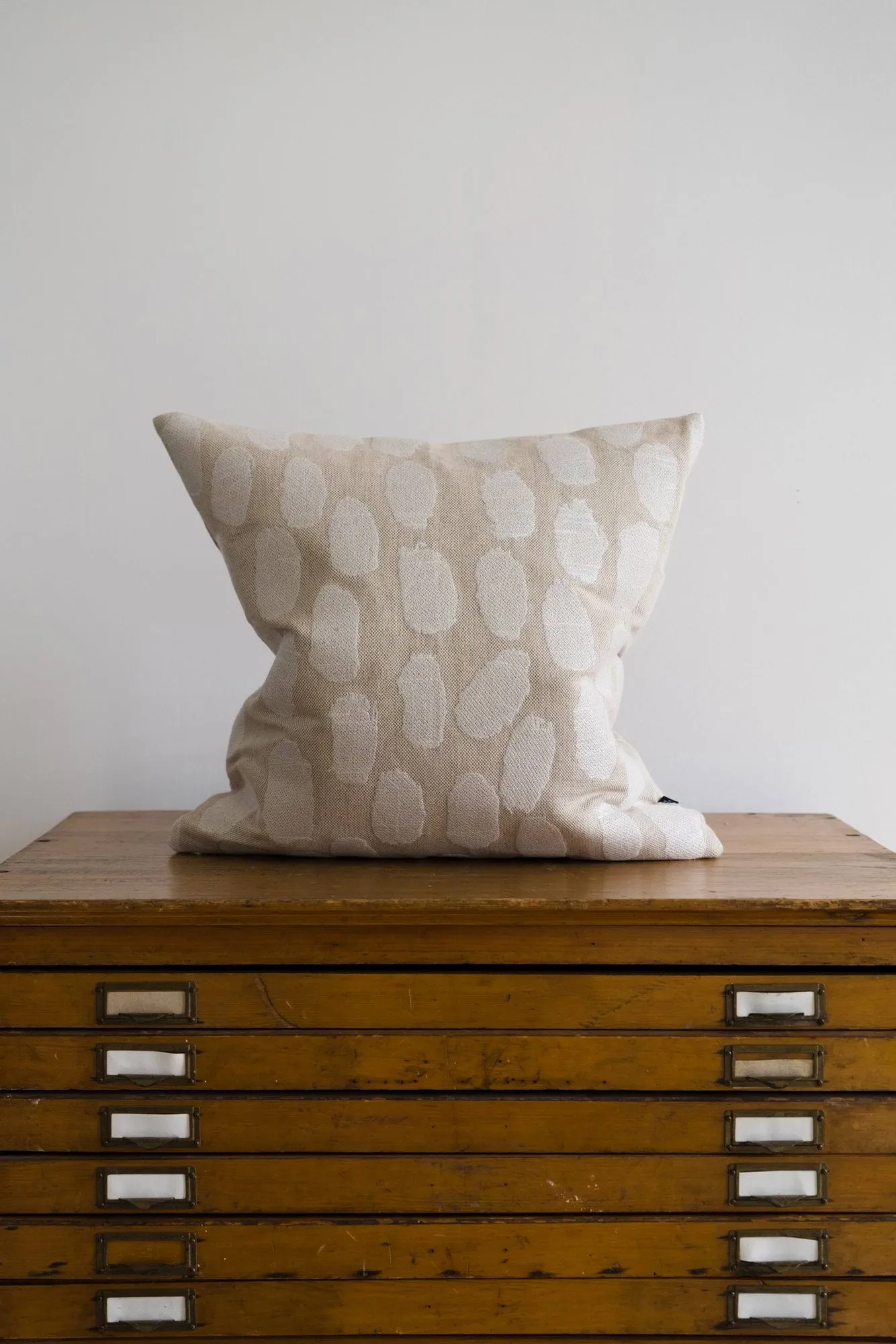 Dots κάλυμμα μαξιλαριού 48x48 cm, Λευκό-natural Fine Little Day