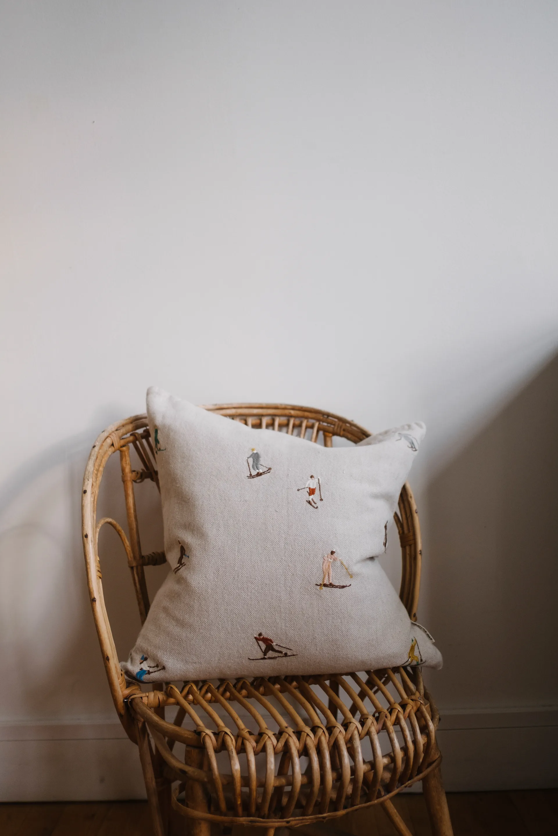 Skiers μαξιλαροθήκη 48x48 cm, Φύση Fine Little Day