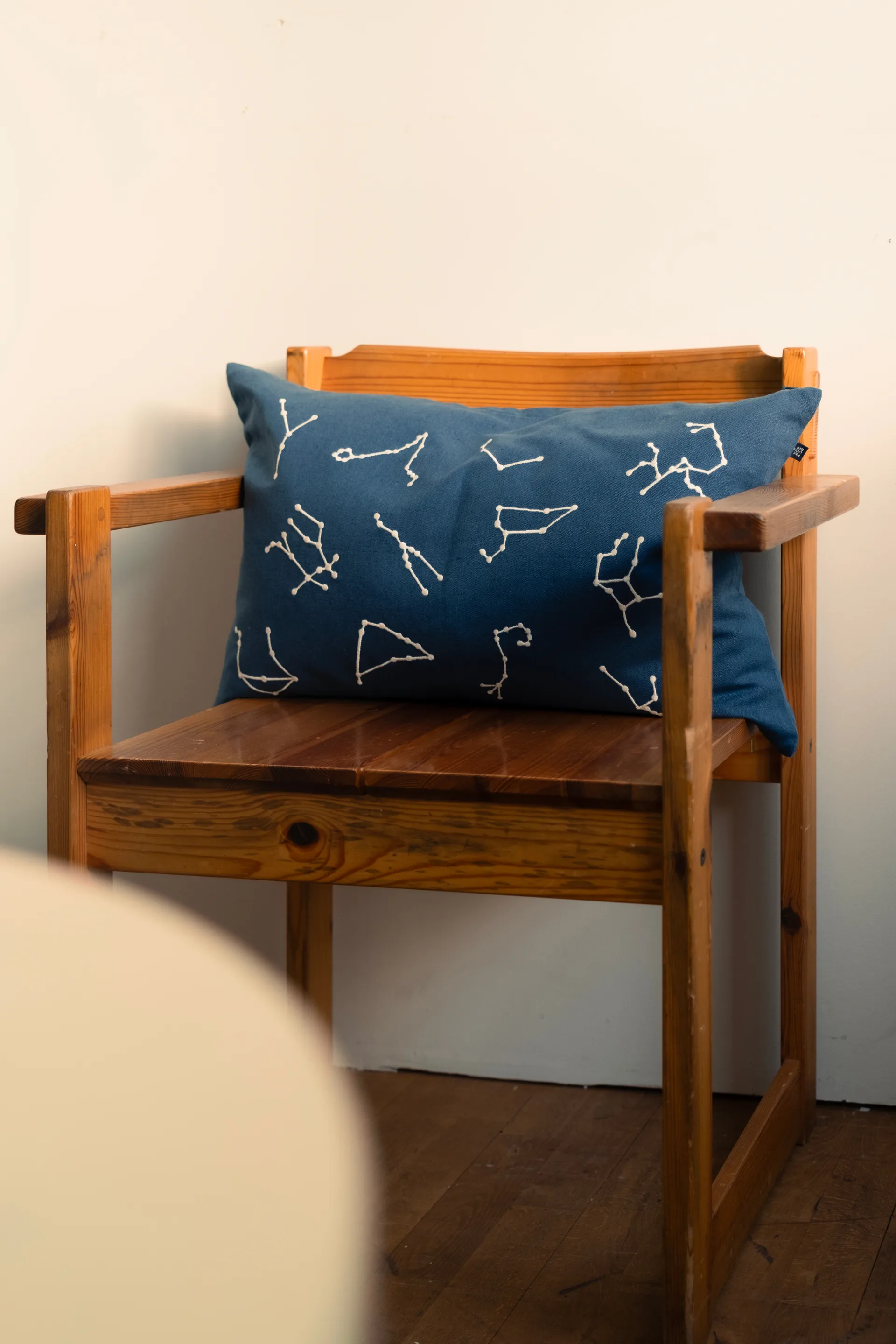 Μαξιλαροθήκη Stjärntecken 38x58 εκ., Blue-White Fine Little Day