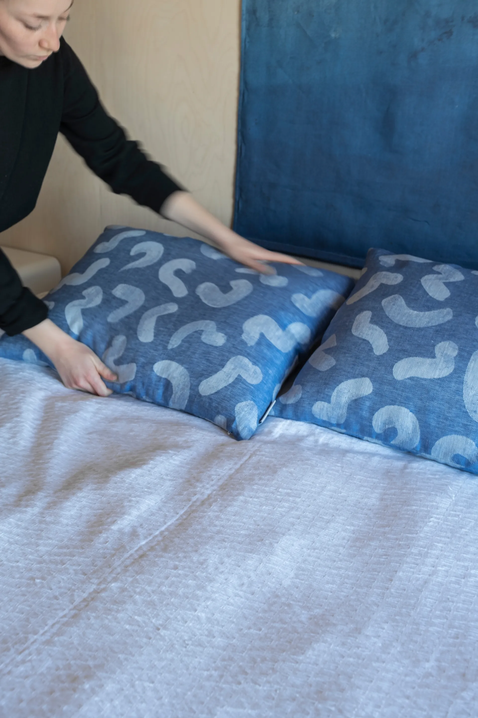 Udon μαξιλαροθήκη 68x48 cm, Μπλε-λευκό Fine Little Day