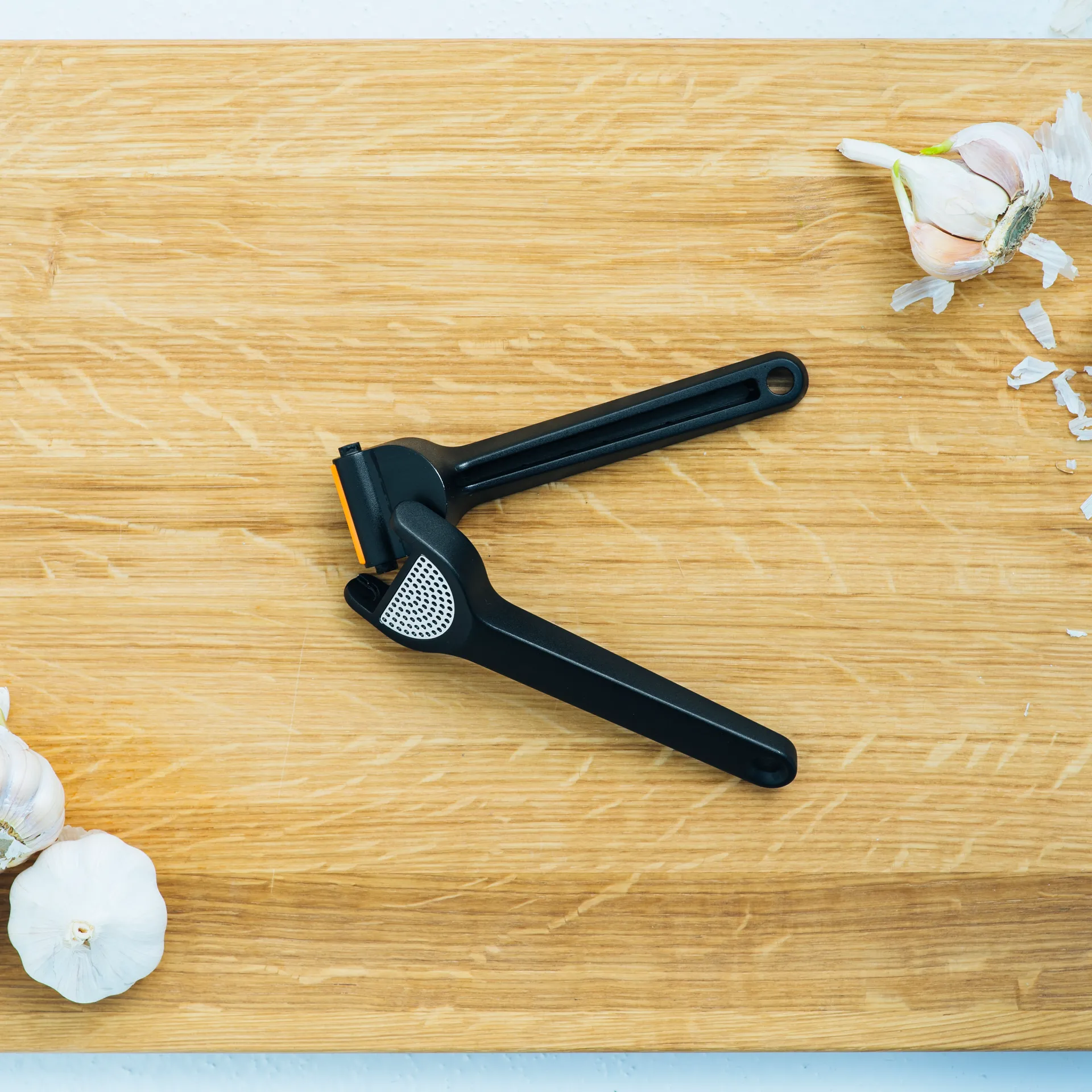 Functional Form πρέσα σκόρδου 24 cm, Μαύρο Fiskars