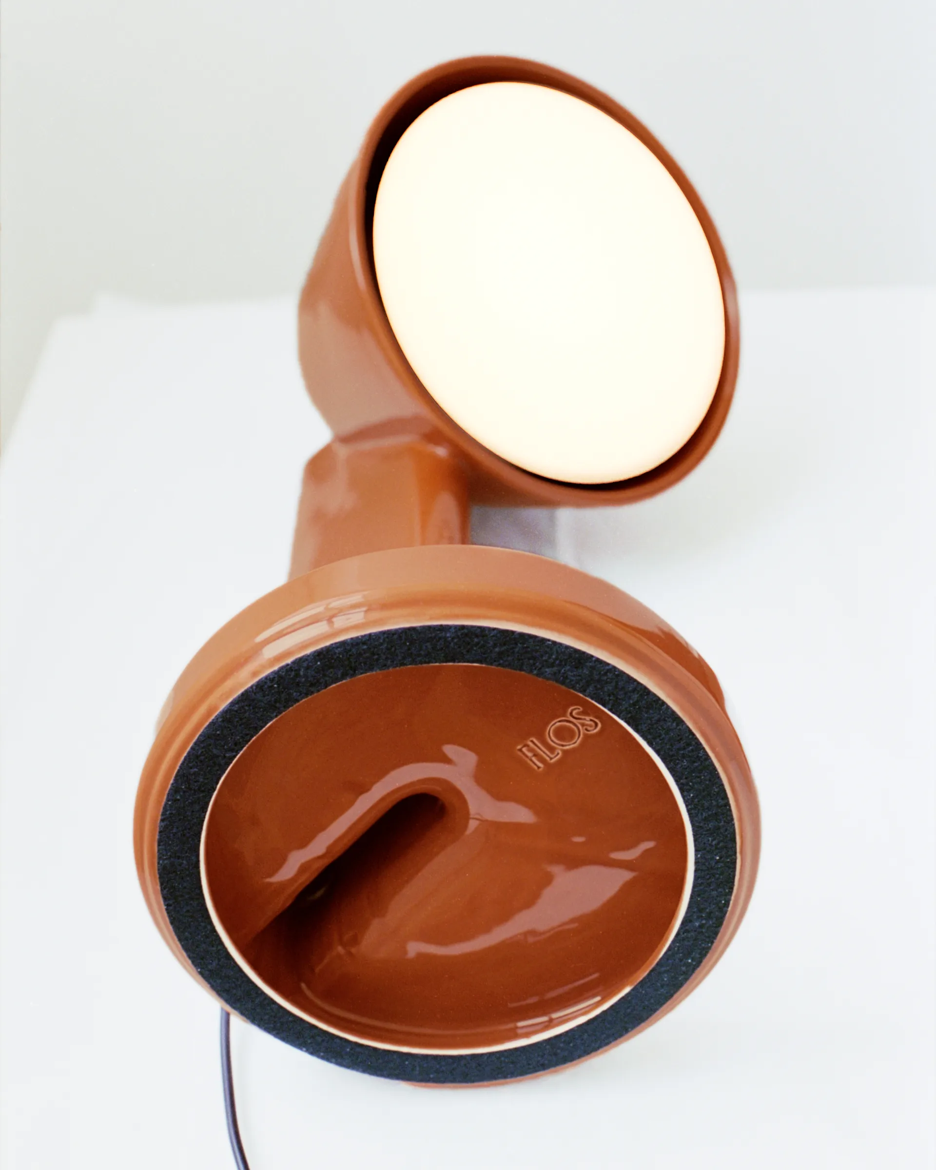 Céramique Down επιτραπέζιο φωτιστικό, Rust red Flos