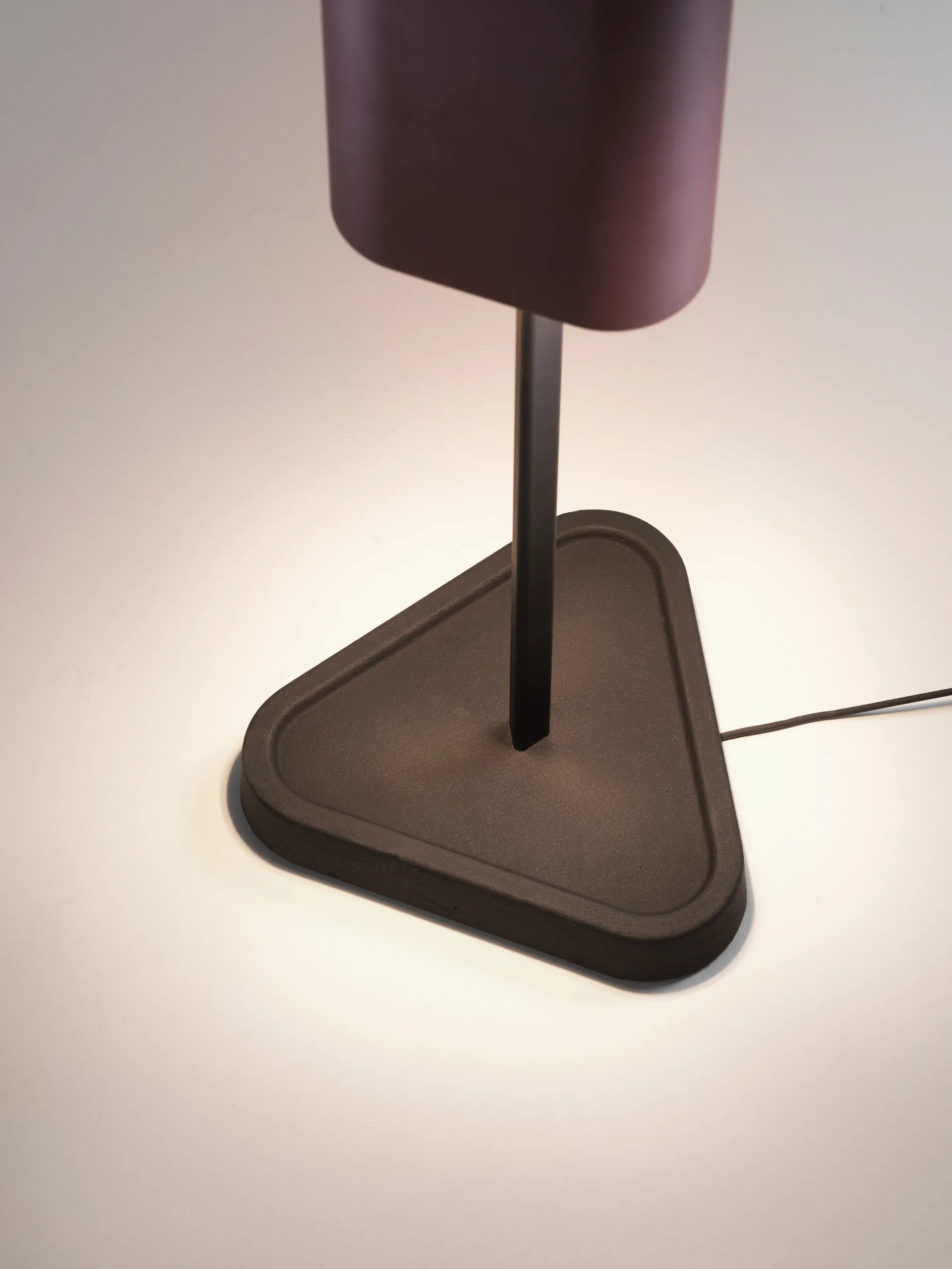 EMI επιτραπέζιο φωτιστικό 114 cm, Deep red Flos