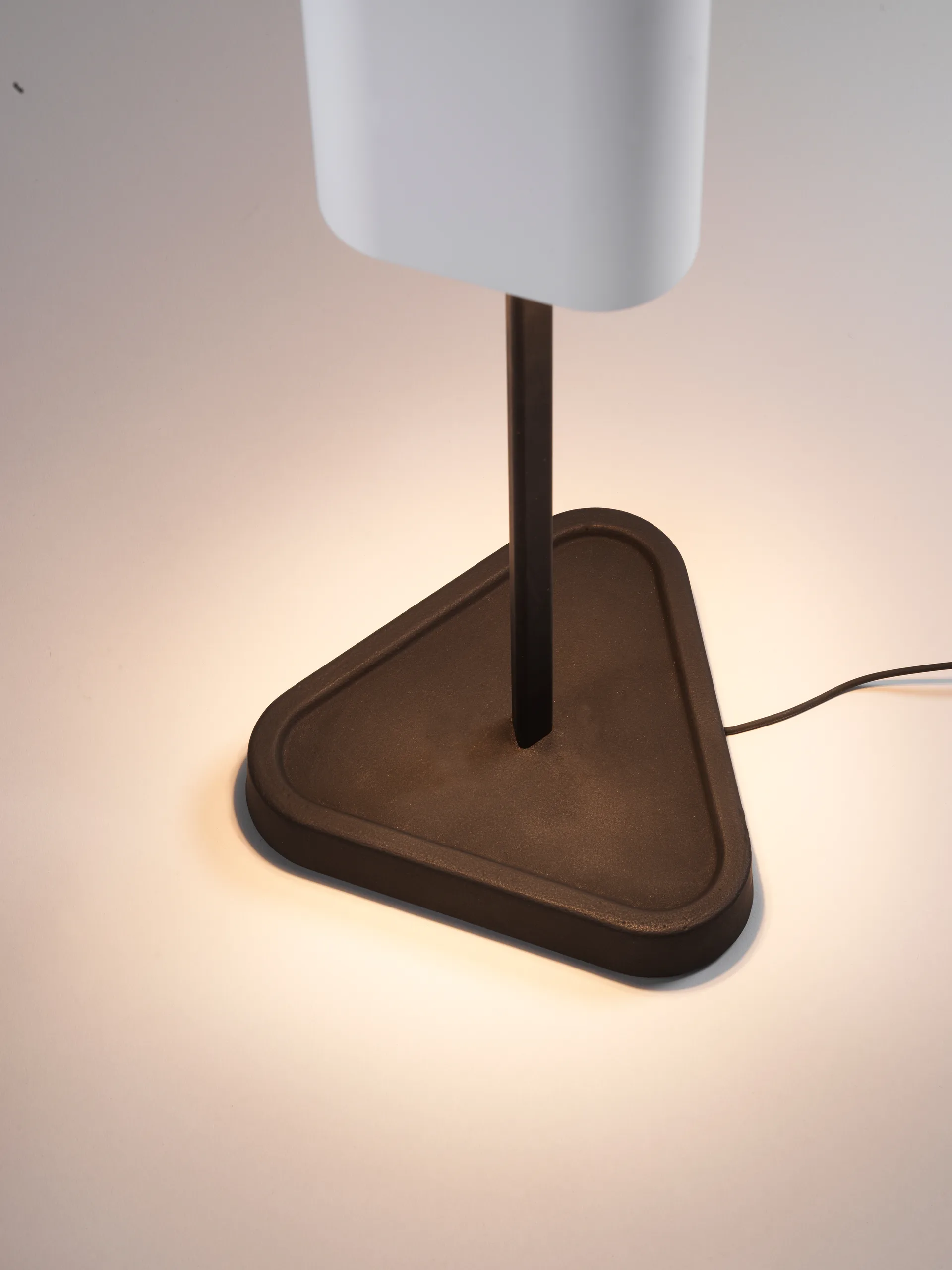 EMI επιτραπέζιο φωτιστικό 114 cm, Off white Flos