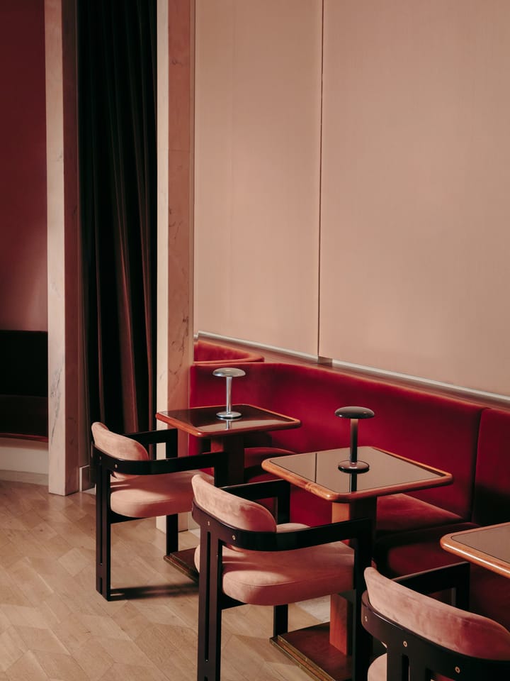 Gustave Residential φορητό επιτραπέζιο φωτιστικό, Lacquered brown Flos