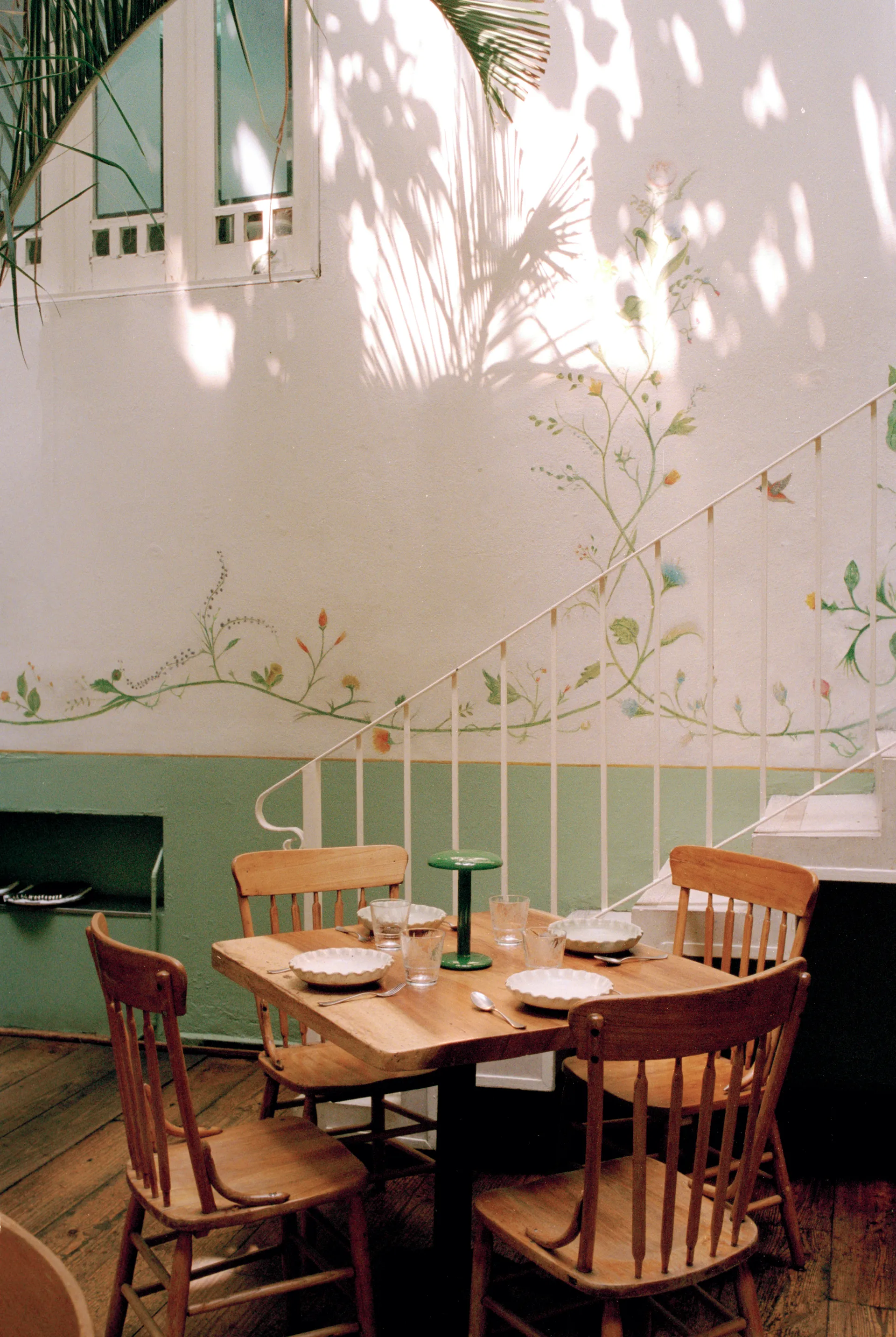 Gustave Residential φορητό επιτραπέζιο φωτιστικό, Lacquered green Flos