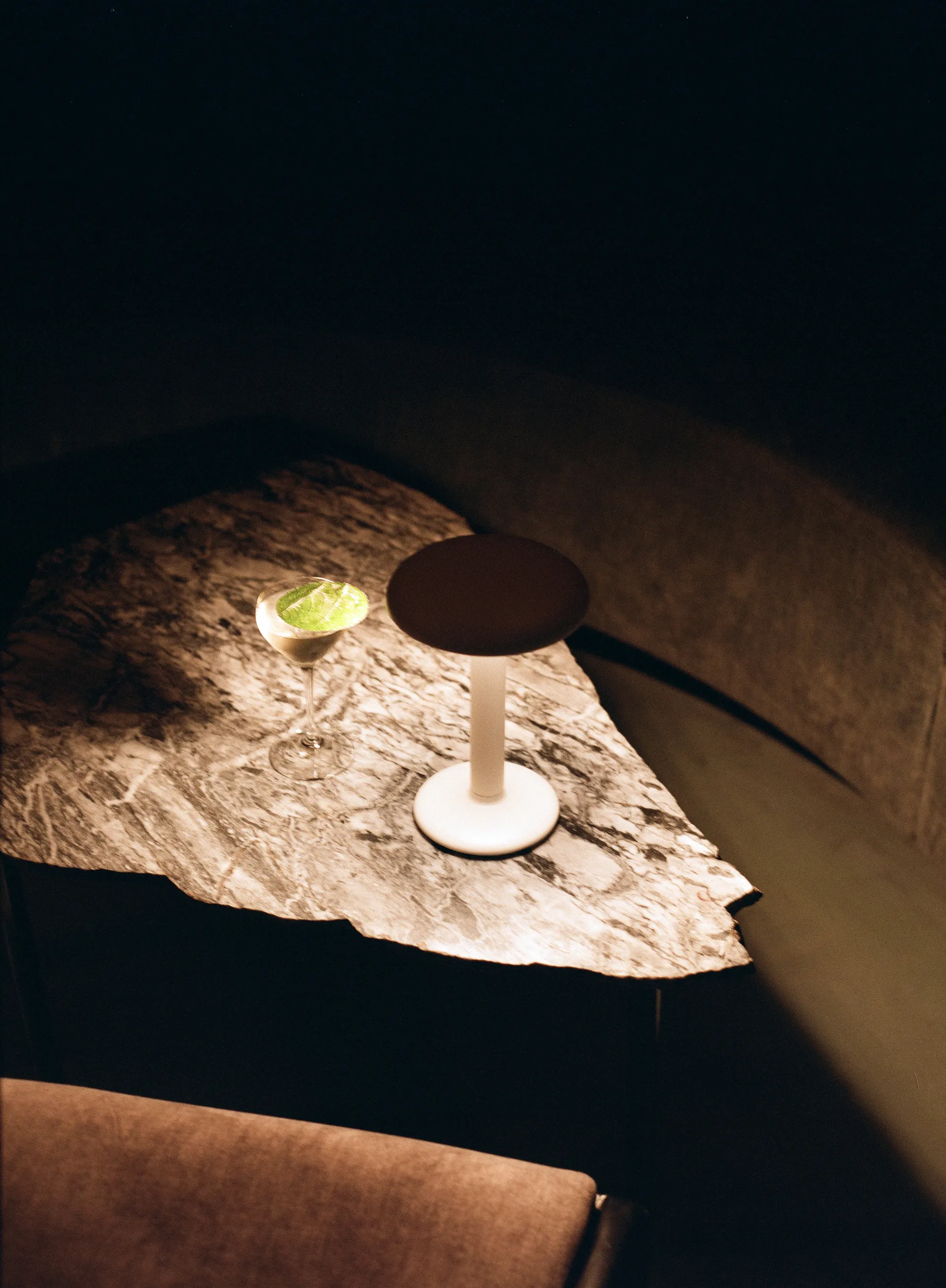 Gustave Residential φορητό επιτραπέζιο φωτιστικό, Matte white Flos