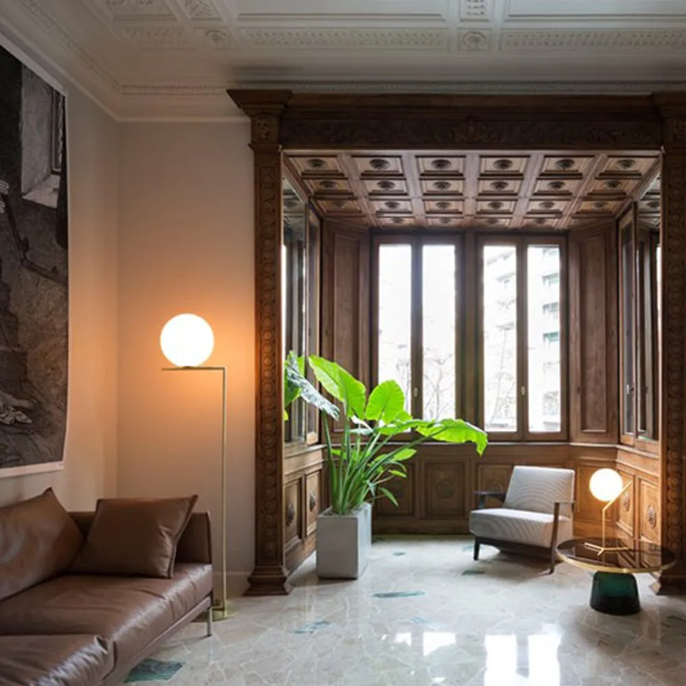 IC lights F1 φωτιστικό δαπέδου, Βουρτσισμένο ορείχαλκο-opal Flos