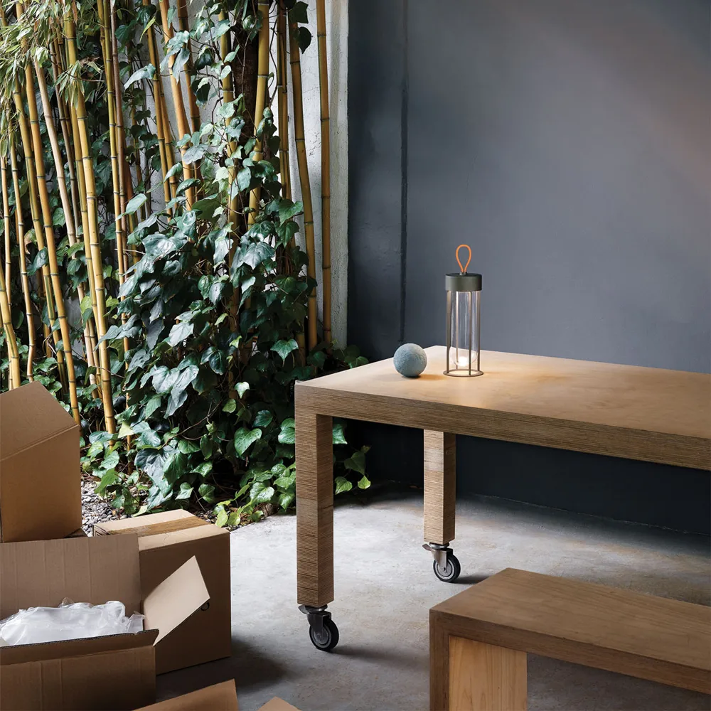 In Vitro επιτραπέζιο φωτιστικό, Black, 2700 kelvin Flos