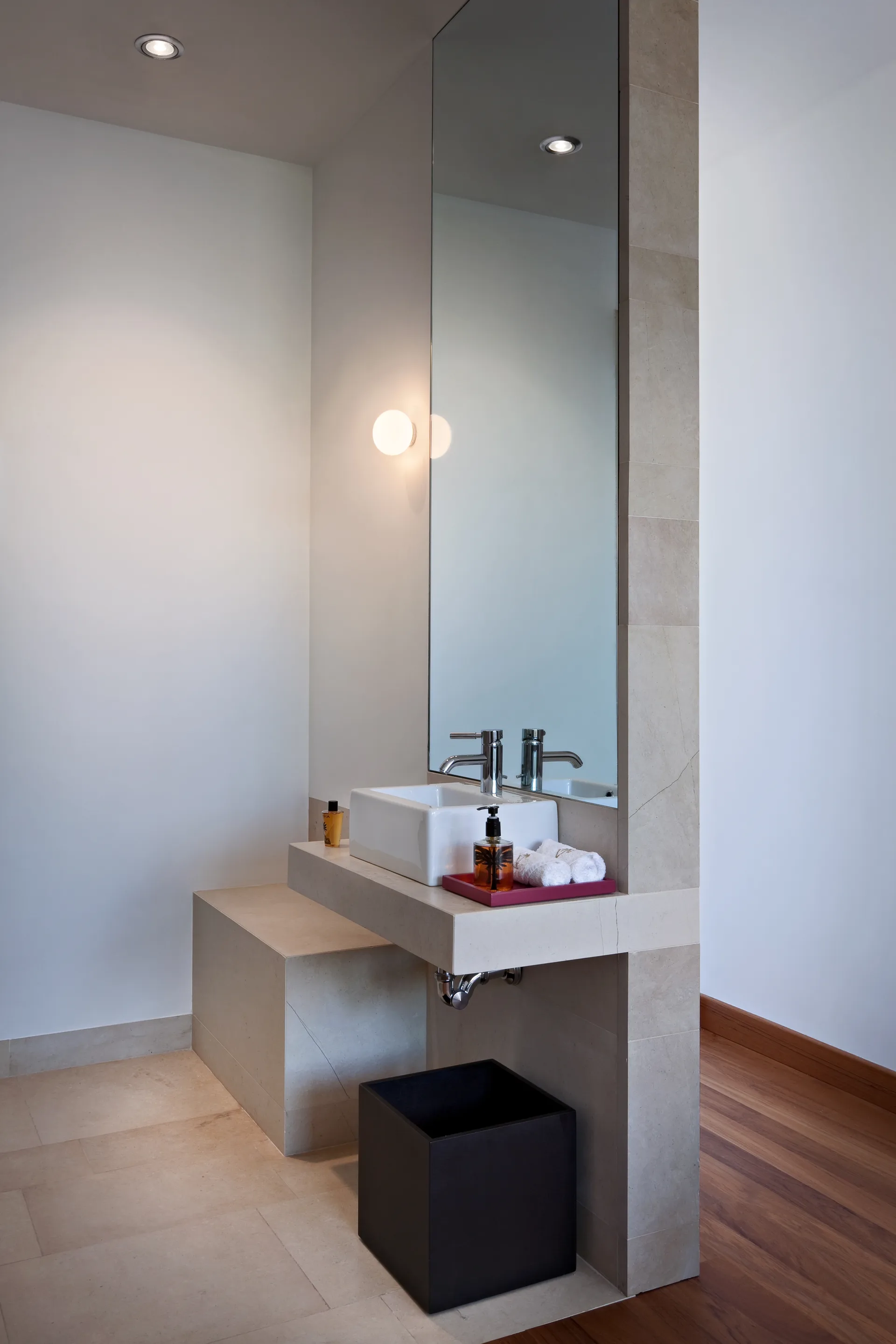 Mini Glo-Ball CW επιτοίχιο και οροφής φωτιστικό με τοποθέτηση καθρέφτη, Λευκό Flos