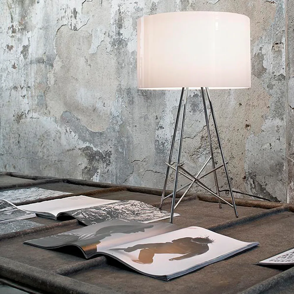 Ray T επιτραπέζιο φωτιστικό, Μαύρο-χρώμιο Flos