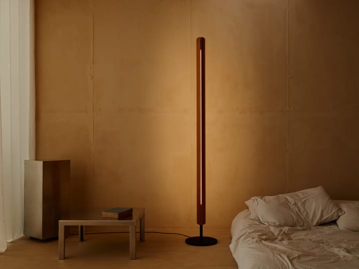 Seki-han φωτιστικό δαπέδου 226 cm, Heat treatened ash-black metal Flos