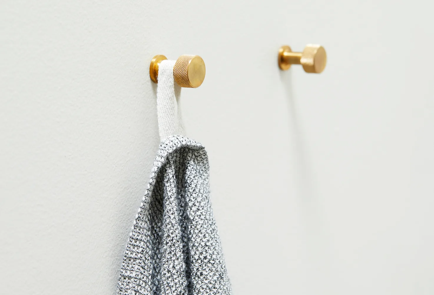 Angle γάντζος small, Ορείχαλκος Form & Refine