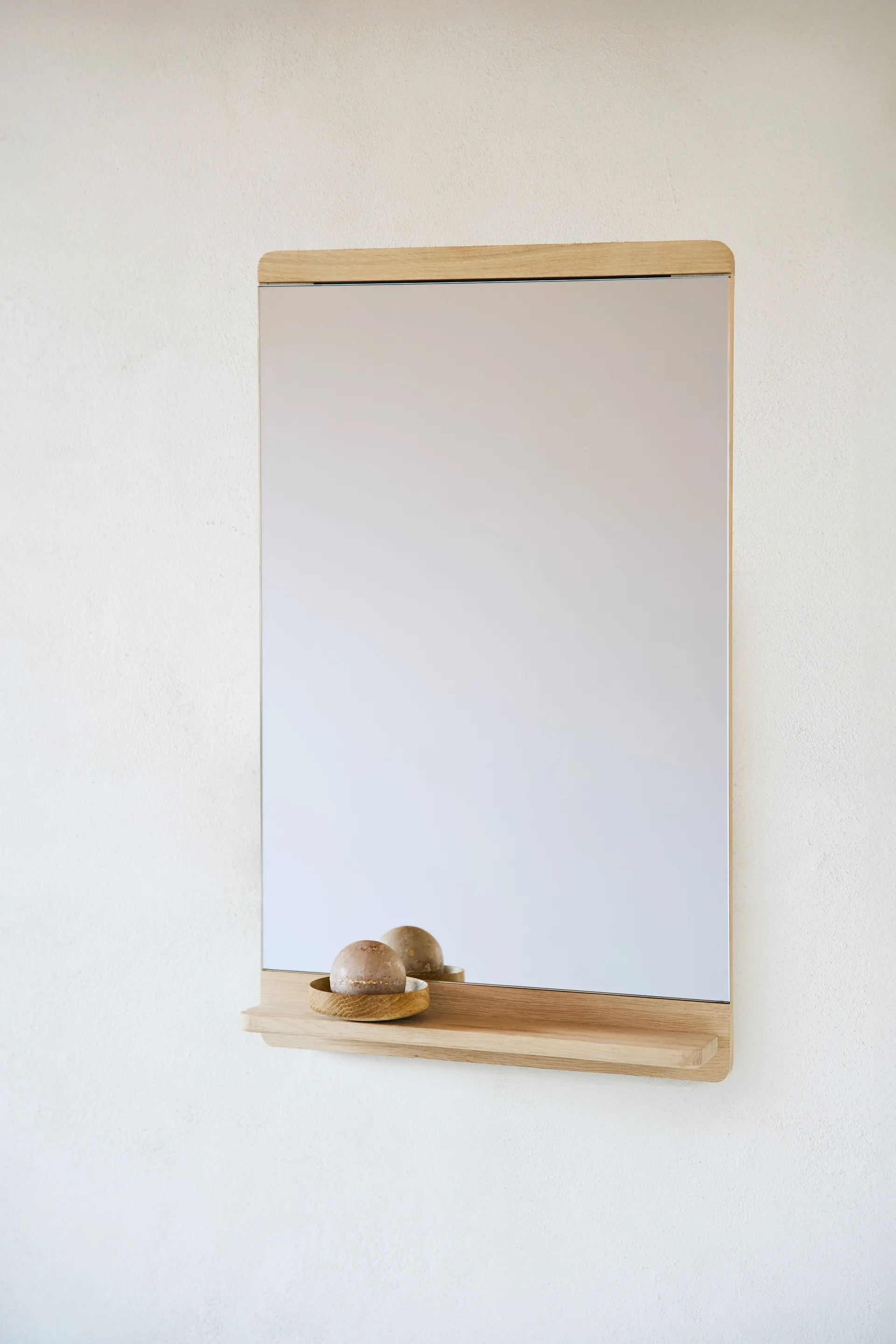 Rim καθρέφτης τοίχου 40x68 cm, Λευκή δρυς Form & Refine