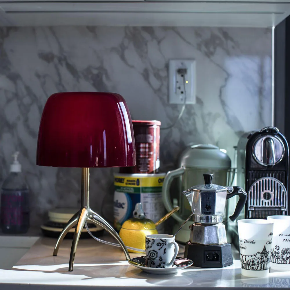 Lumiere Piccola Dimbar επιτραπέζιο φωτιστικό, Λευκή οθόνη-αλουμινένια βάση Foscarini