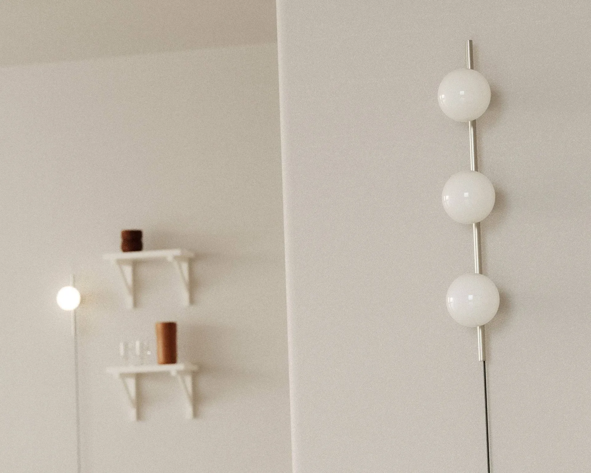 Ovoid Single επιτοίχιο φωτιστικό, Ανοξείδωτο ατσάλι-γυαλί οπάλ FRAMA