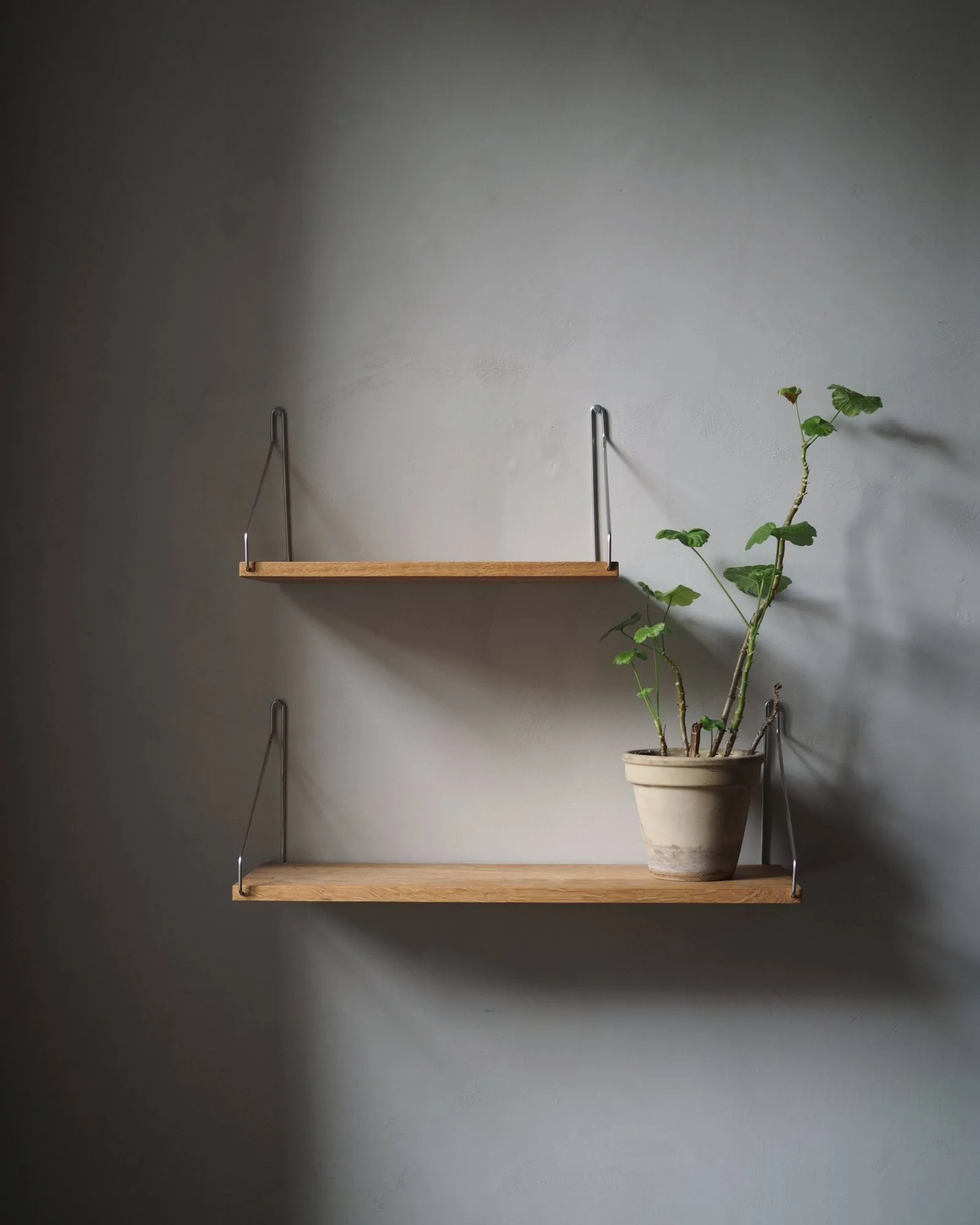Single Shelf επιτοίχιο ράφι, Δρυς-ανοξείδωτο ατσάλι, 60x20 cm FRAMA