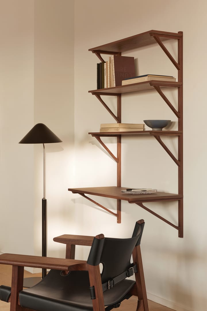 BM29 ράφι με γραφείο 78x134 cm, Walnut lacquer Fredericia Furniture