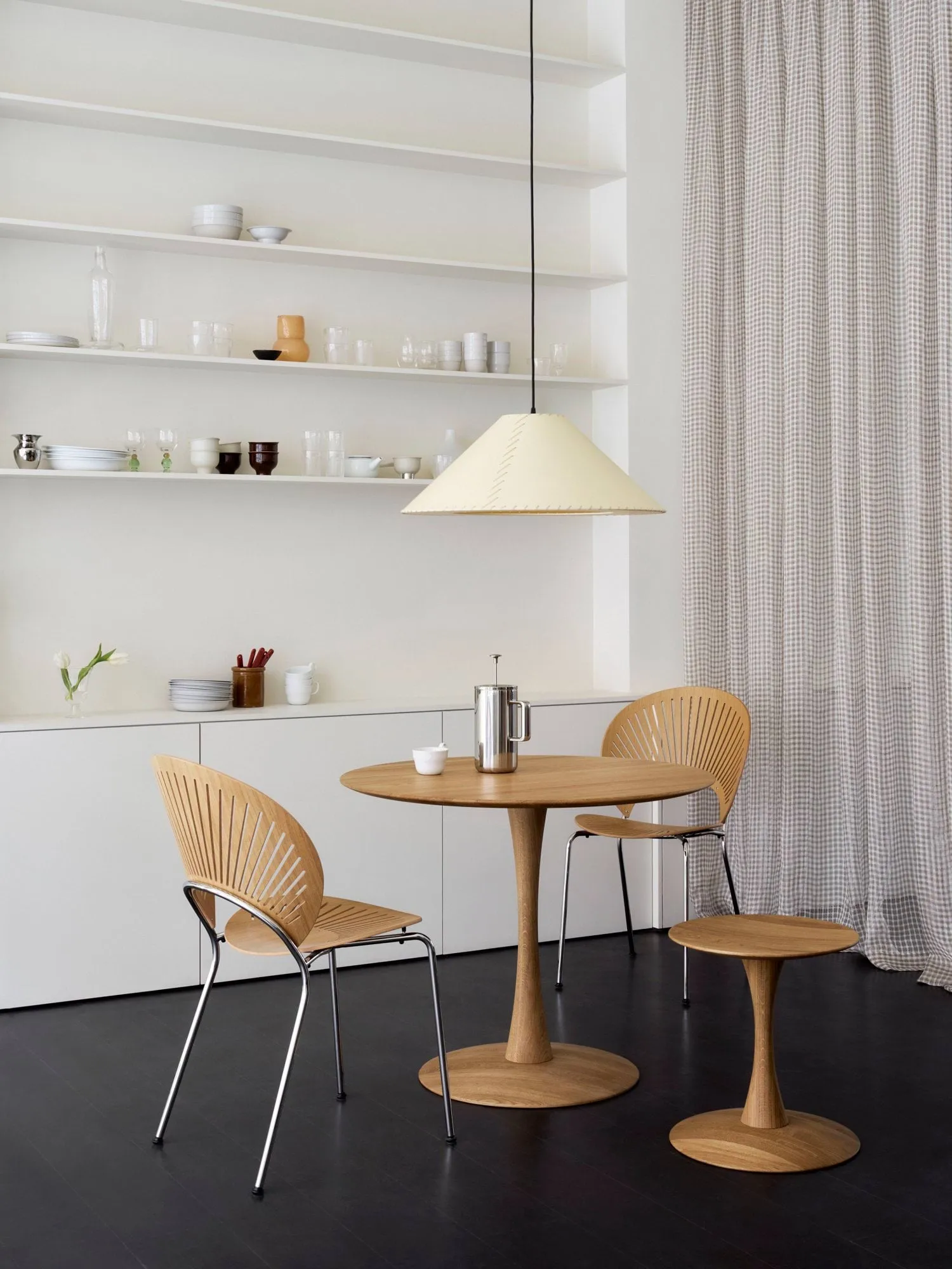ND102 Trisse σκαμπό, Καπνισμένη λαδωμένη δρυς Ø40x46 cm Fredericia Furniture