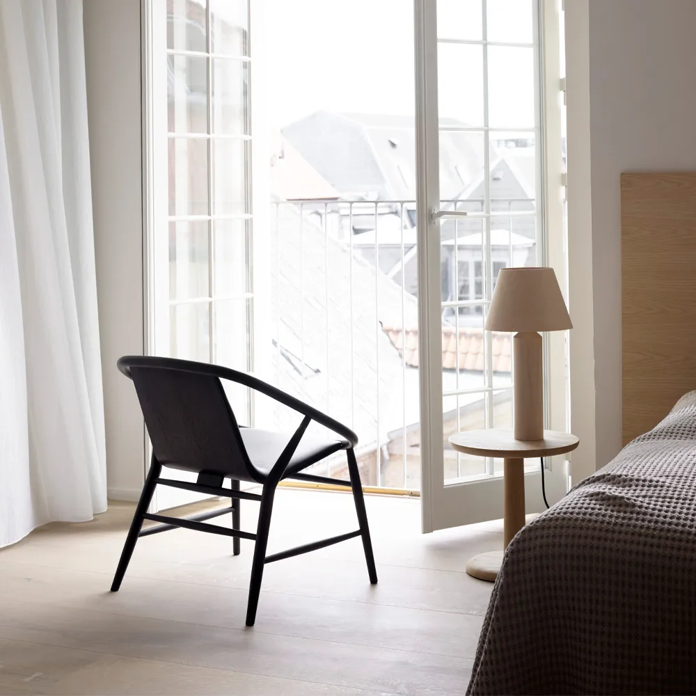 Pon πλευρικό τραπεζάκι, Μαύρη λουστραρισμένη δρυς, Ø35 εκ. Fredericia Furniture