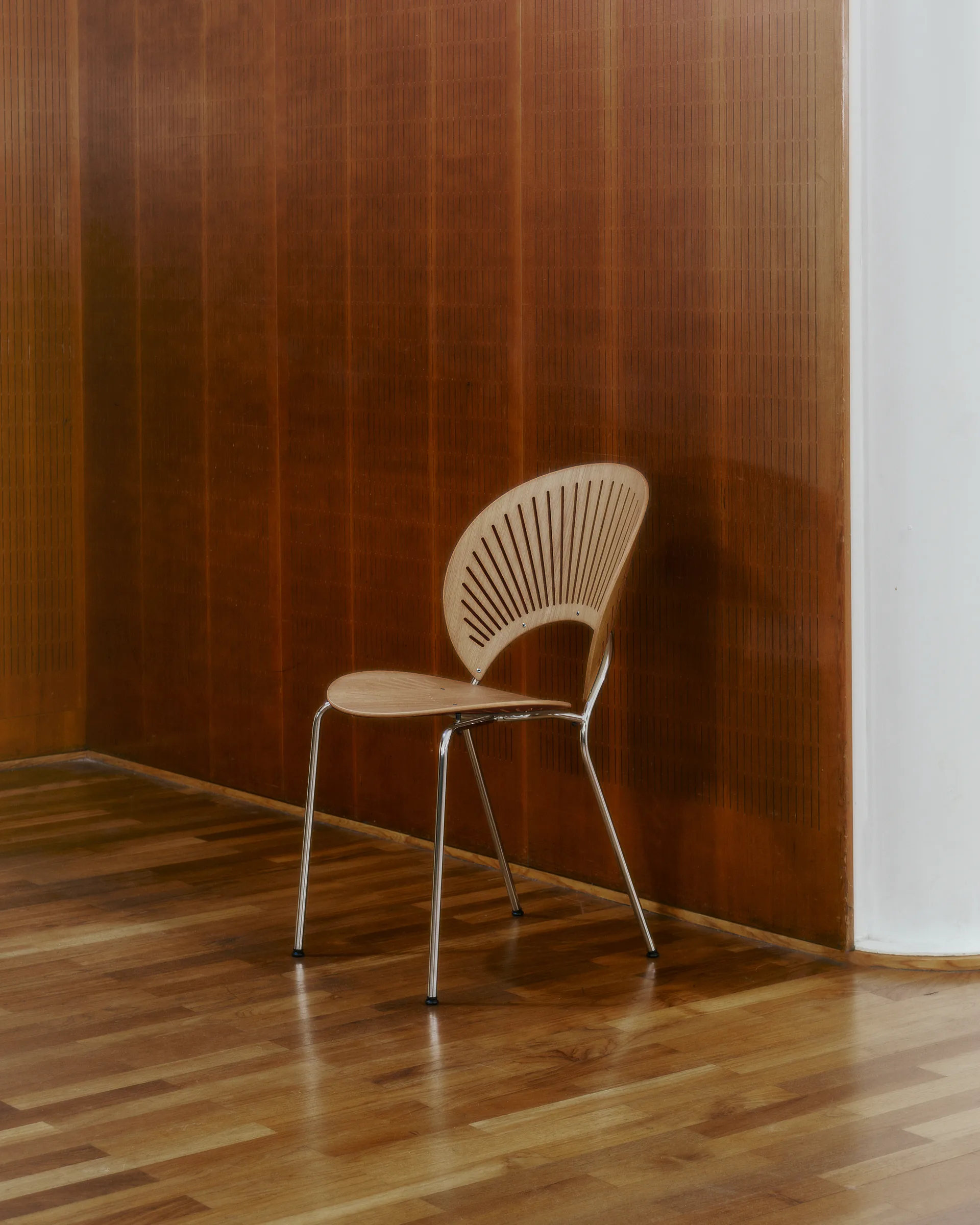 Trinidad 3398 καρέκλα, Λαδωμένη δρυς-βούρτσιστη ανοξείδωτη βάση Fredericia Furniture