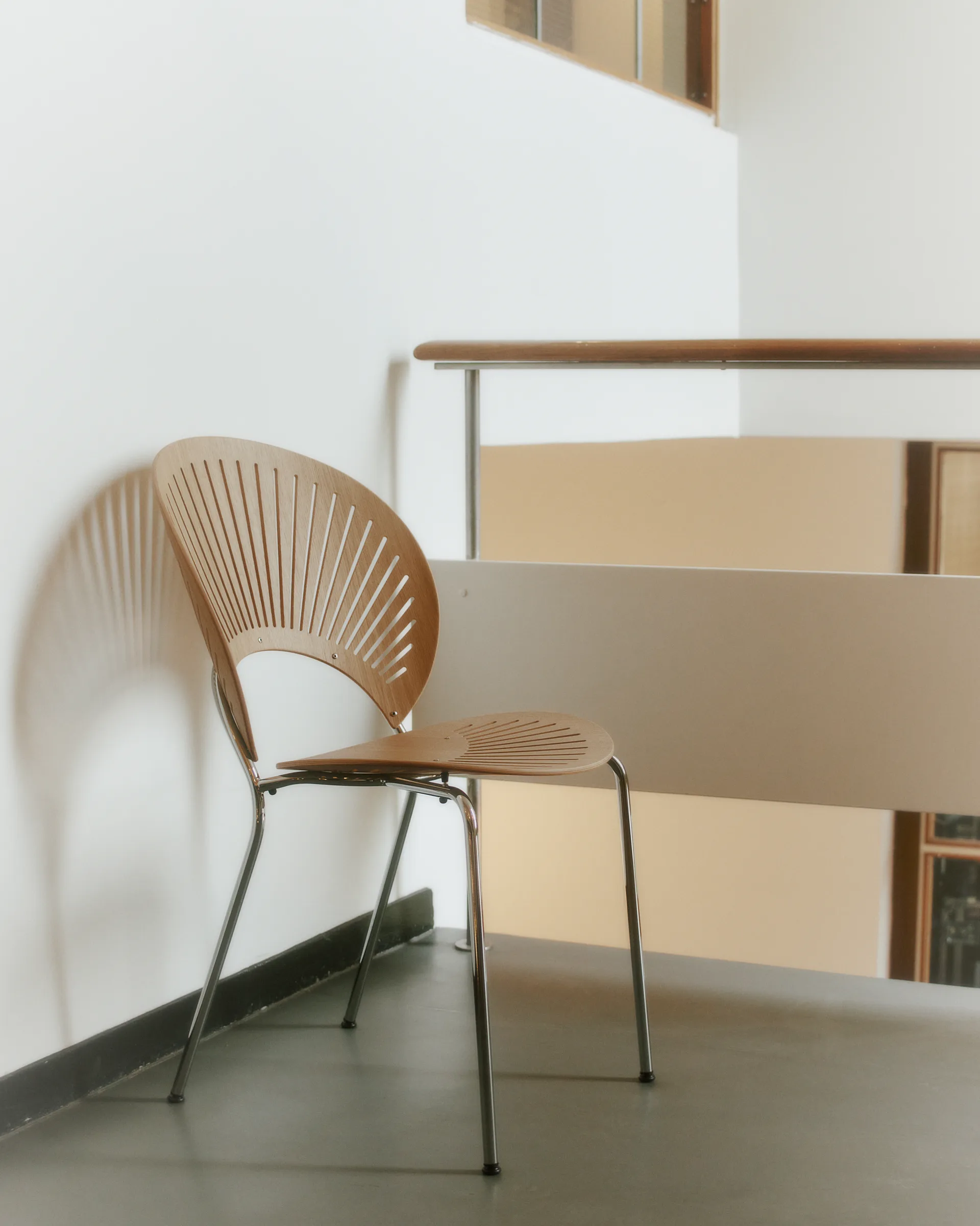 Trinidad 3398 καρέκλα, Λαδωμένη δρυς-βούρτσιστη ανοξείδωτη βάση Fredericia Furniture