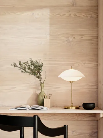 Επιτραπέζιο φωτιστικό Clam 50 εκ. - Opal-brass - Fritz Hansen