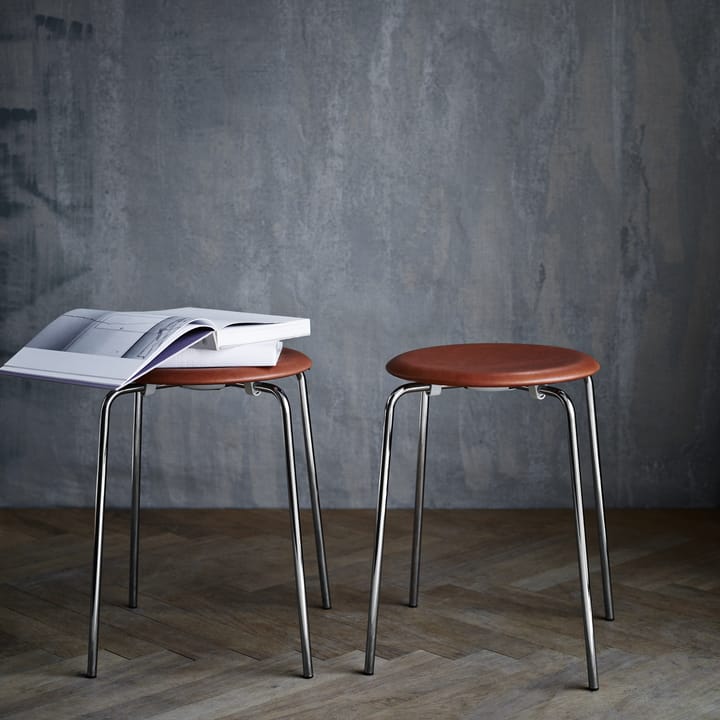 Dot δερμάτινο σκαμπό, Καρυδιά Fritz Hansen