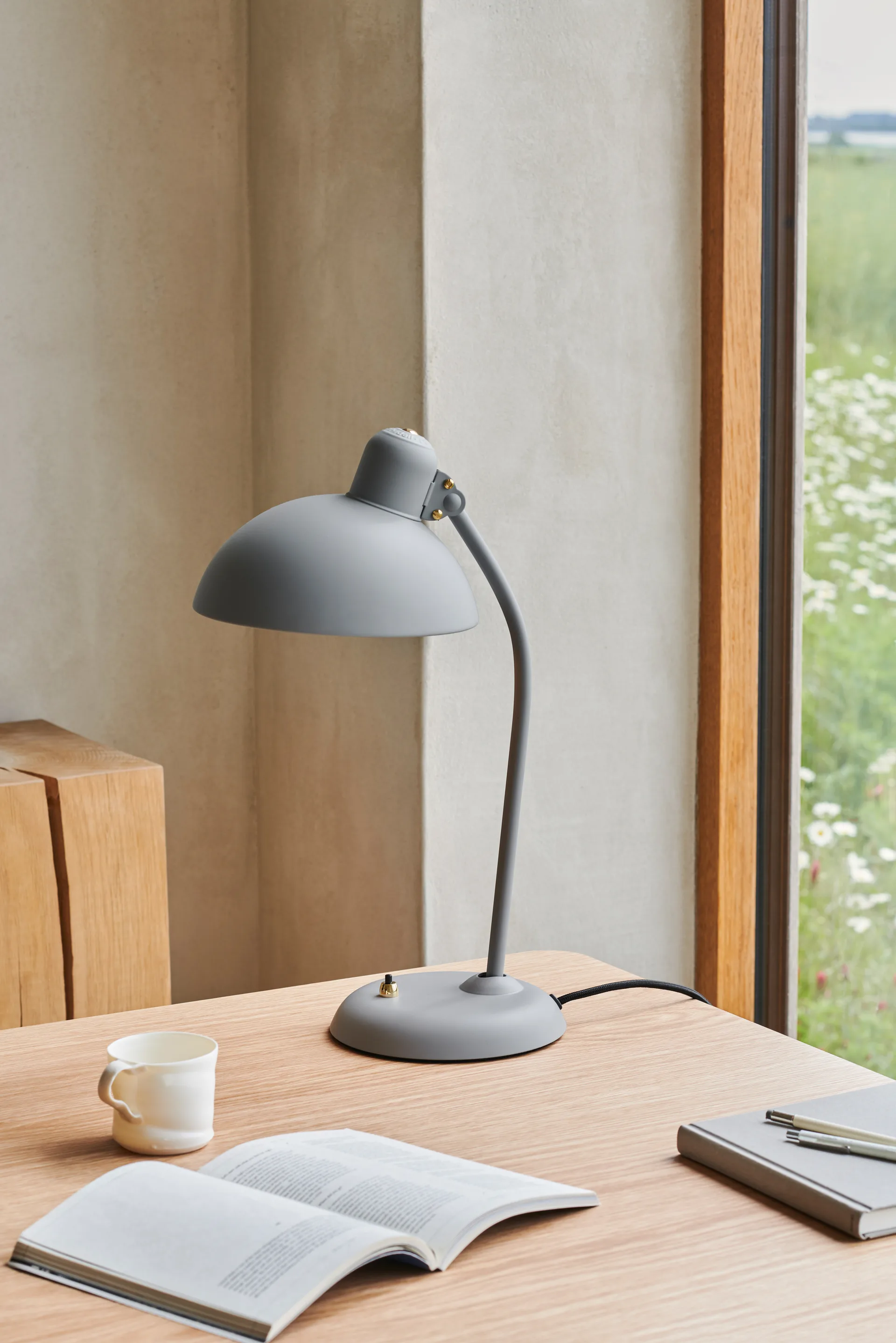 Kaiser Idell 6556-T επιτραπέζιο φωτιστικό, Easy Grey Fritz Hansen