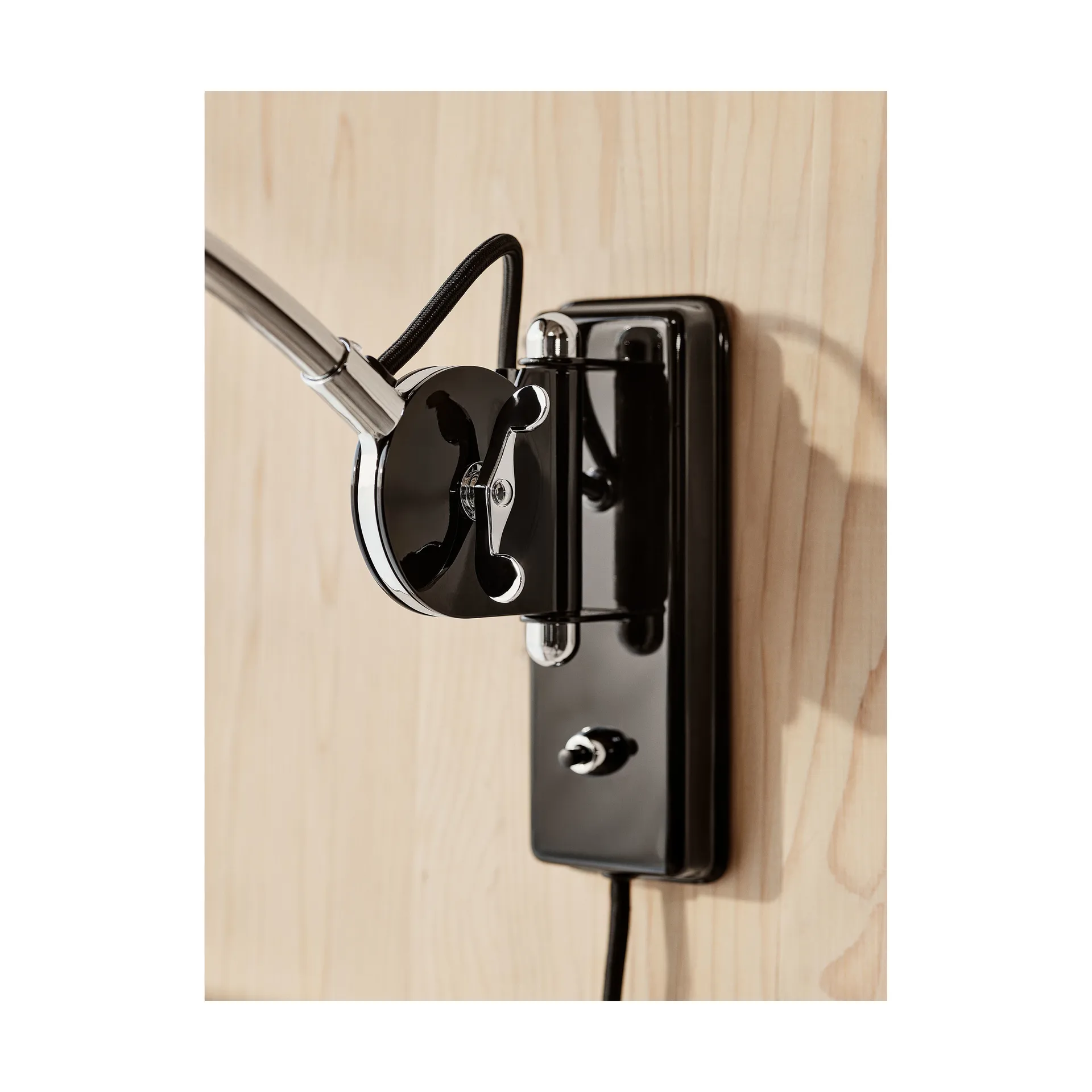 Kaiser Idell 6559-W επιτοίχιο φωτιστικό, Μαύρο Fritz Hansen