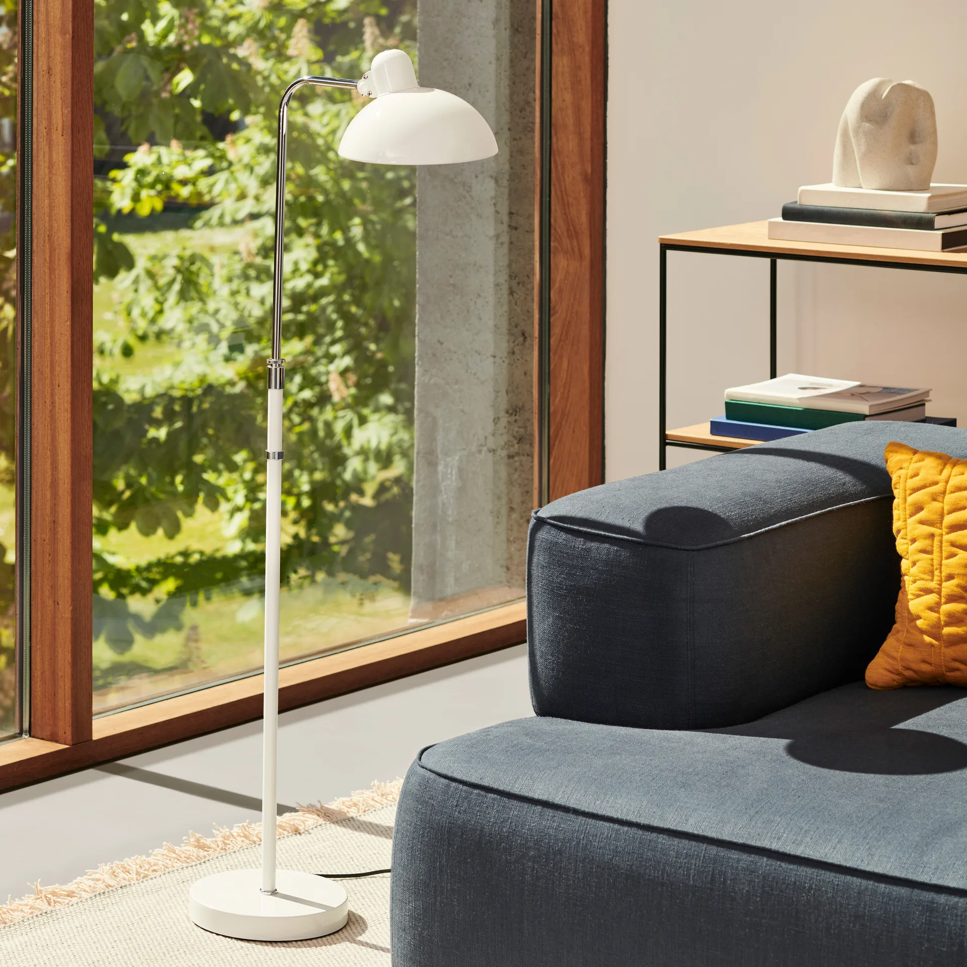 Kaiser Idell 6580-F Luxus φωτιστικό δαπέδου, Λευκό Fritz Hansen