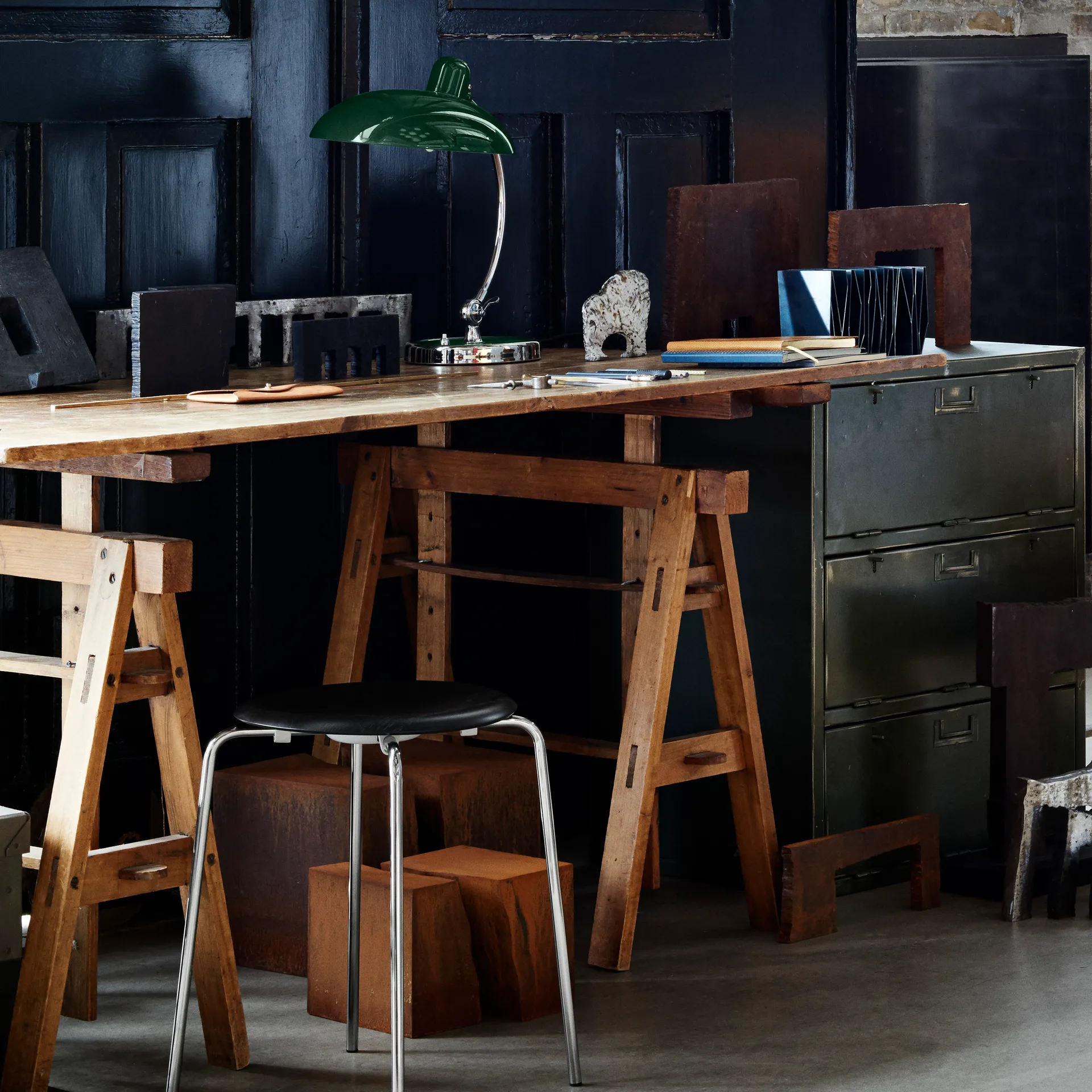 Kaiser Idell 6631-T Luxus επιτραπέζιο φωτιστικό, Σκούρο πράσινο Fritz Hansen