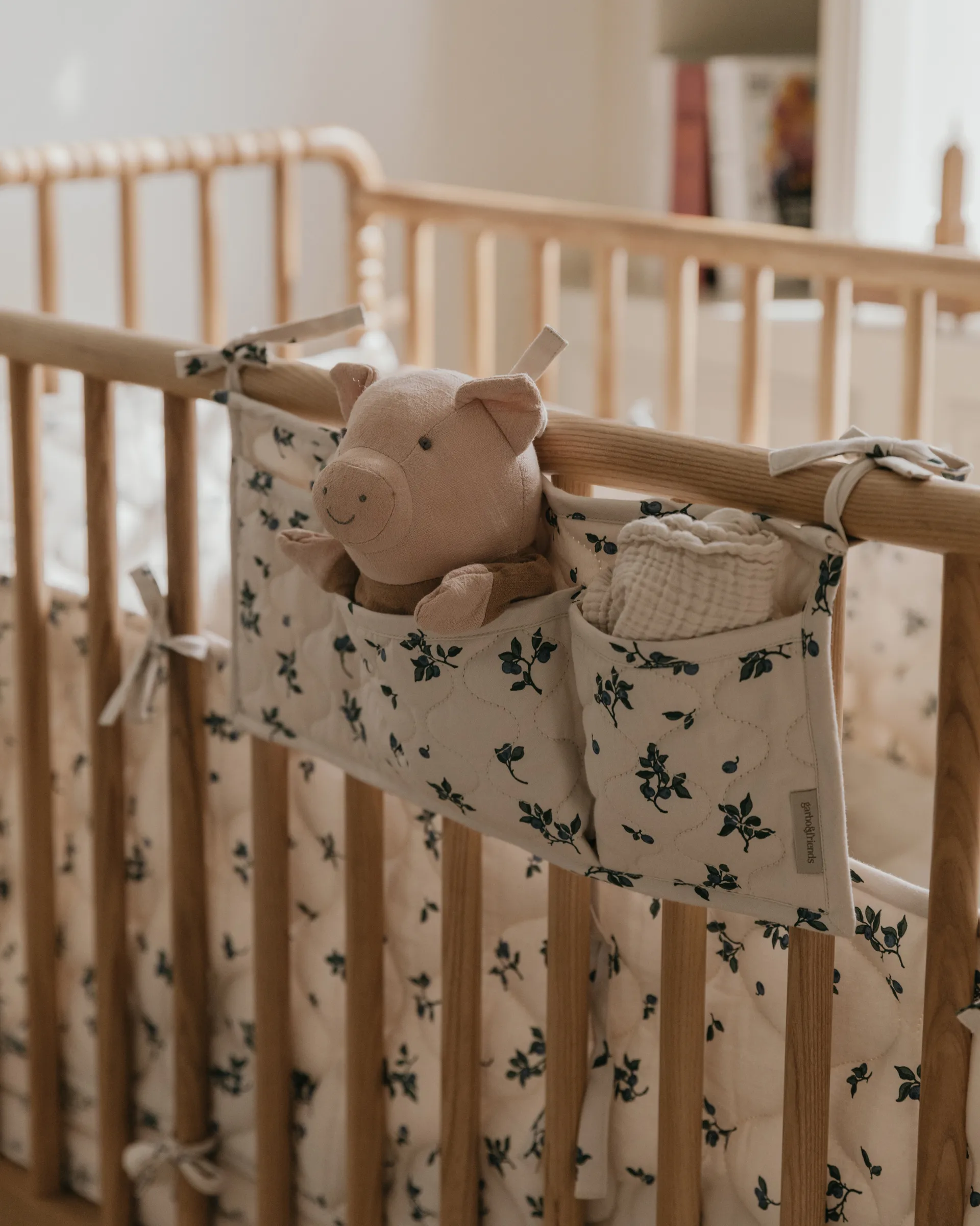 Bluebell satin quiltad τσέπη κρεβατιού, 18x43 εκ. Garbo&Friends