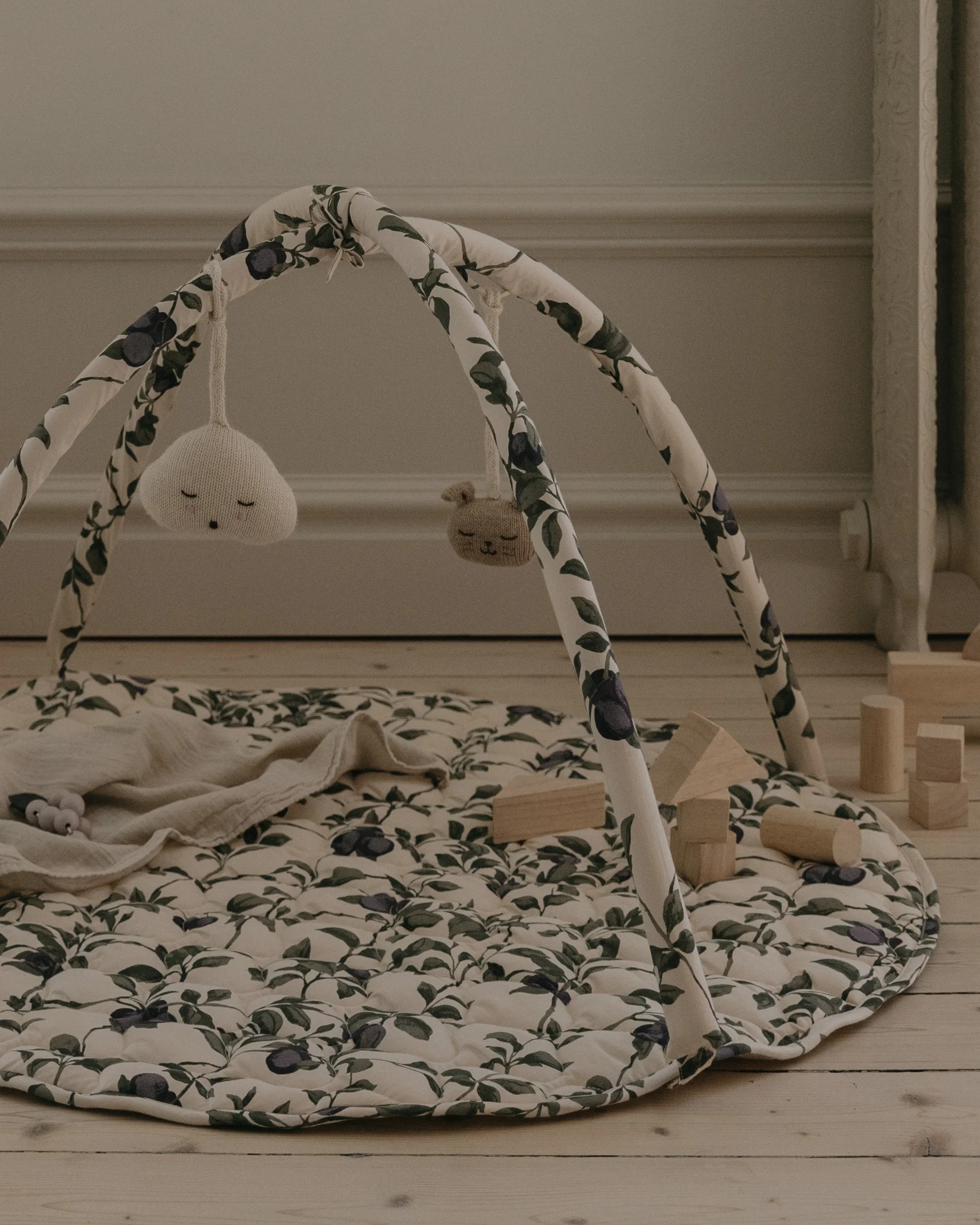 Plum satin quiltad babygym, Ø90 εκ. Garbo&Friends