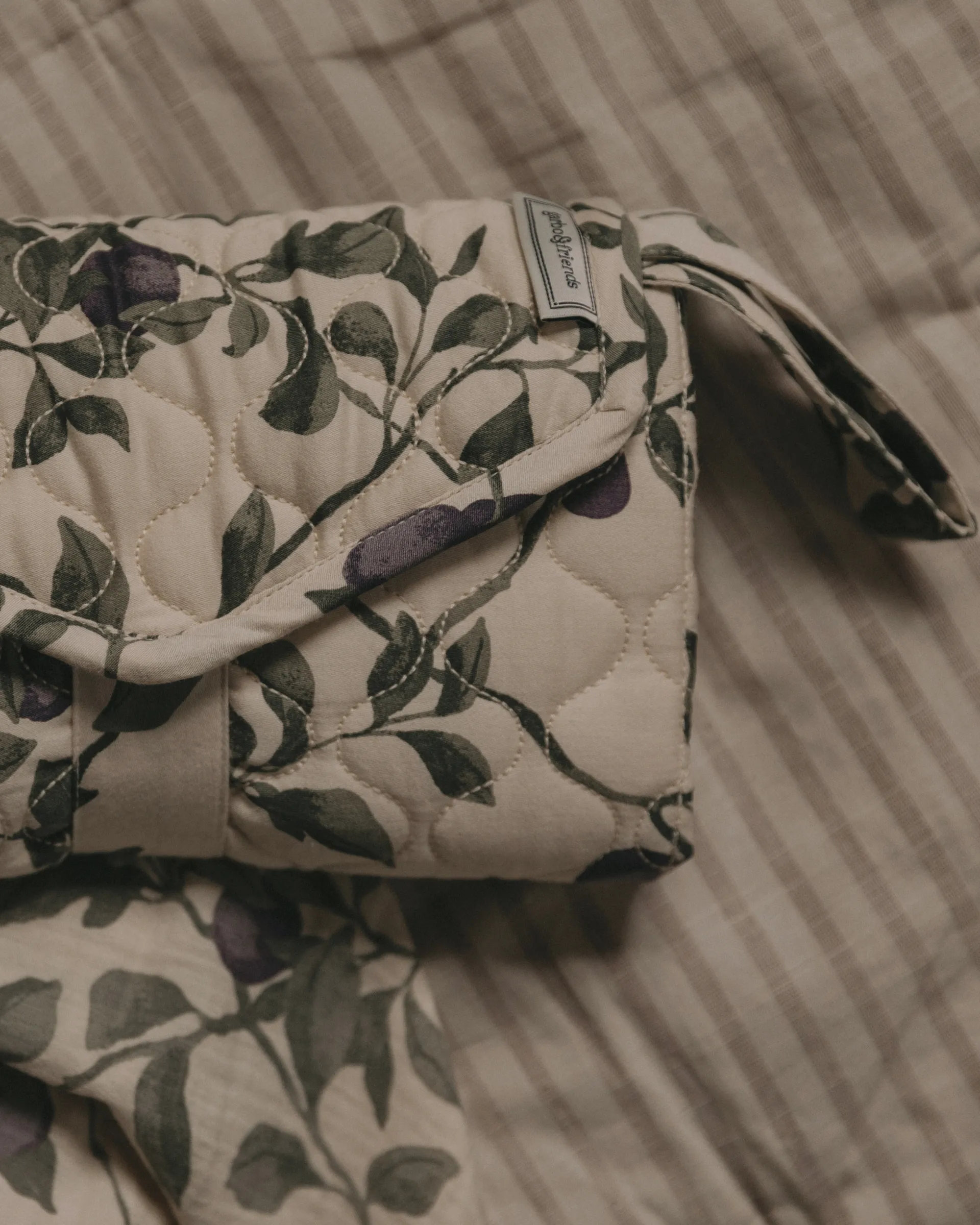 Plum satin quiltad change to go, φορητό στρωματάκι αλλαξιέρας, 46x80 εκ. Garbo&Friends