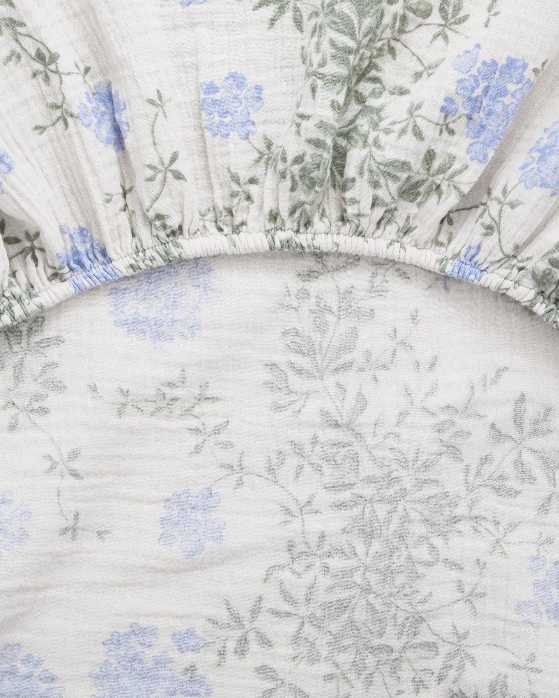 Σεντόνια με λάστιχο Plumbago Muslin, 60x120x20 cm Garbo&Friends