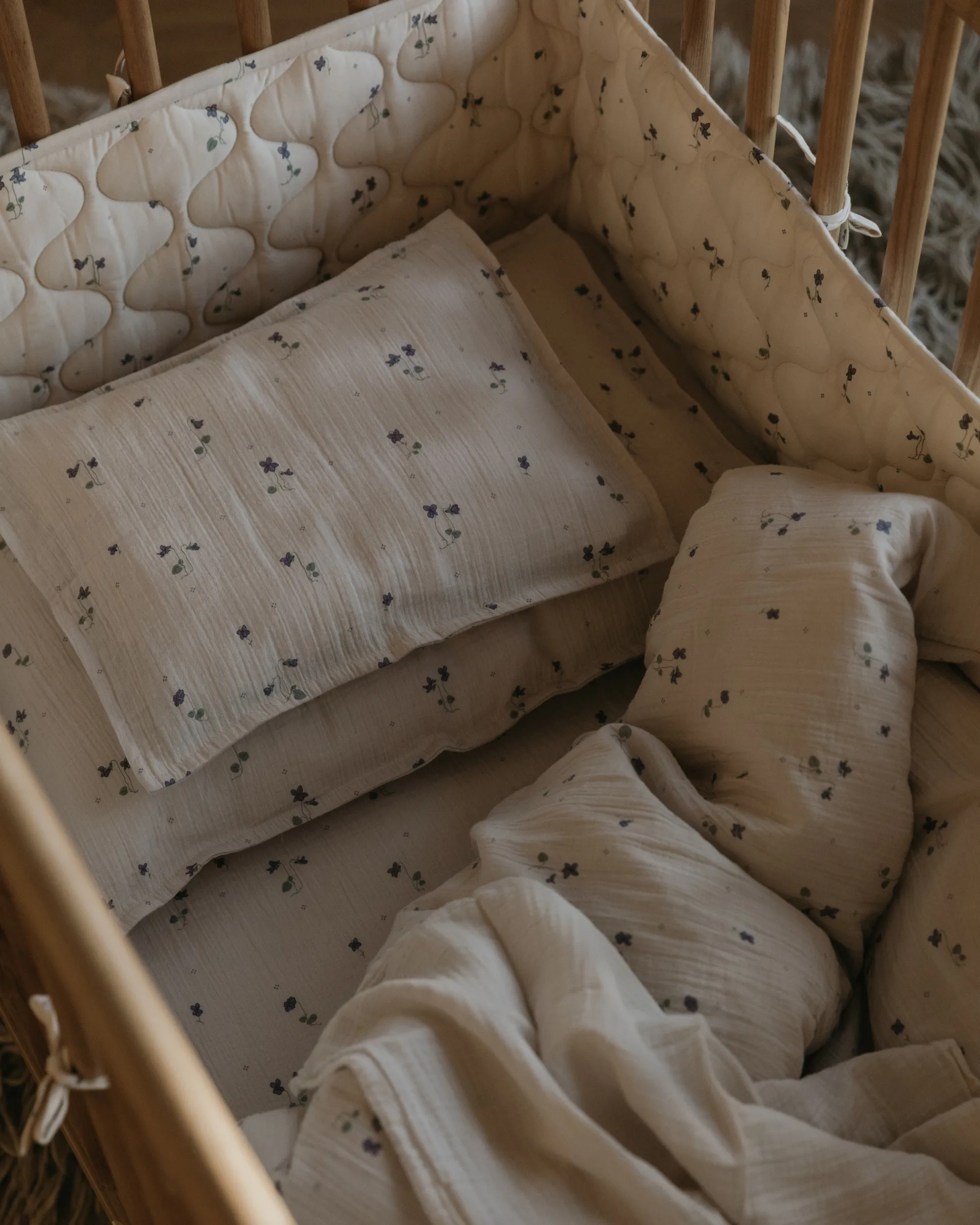 Viola Satin καπιτονέ προστατευτικό κούνιας, 30x360 εκ. Garbo&Friends