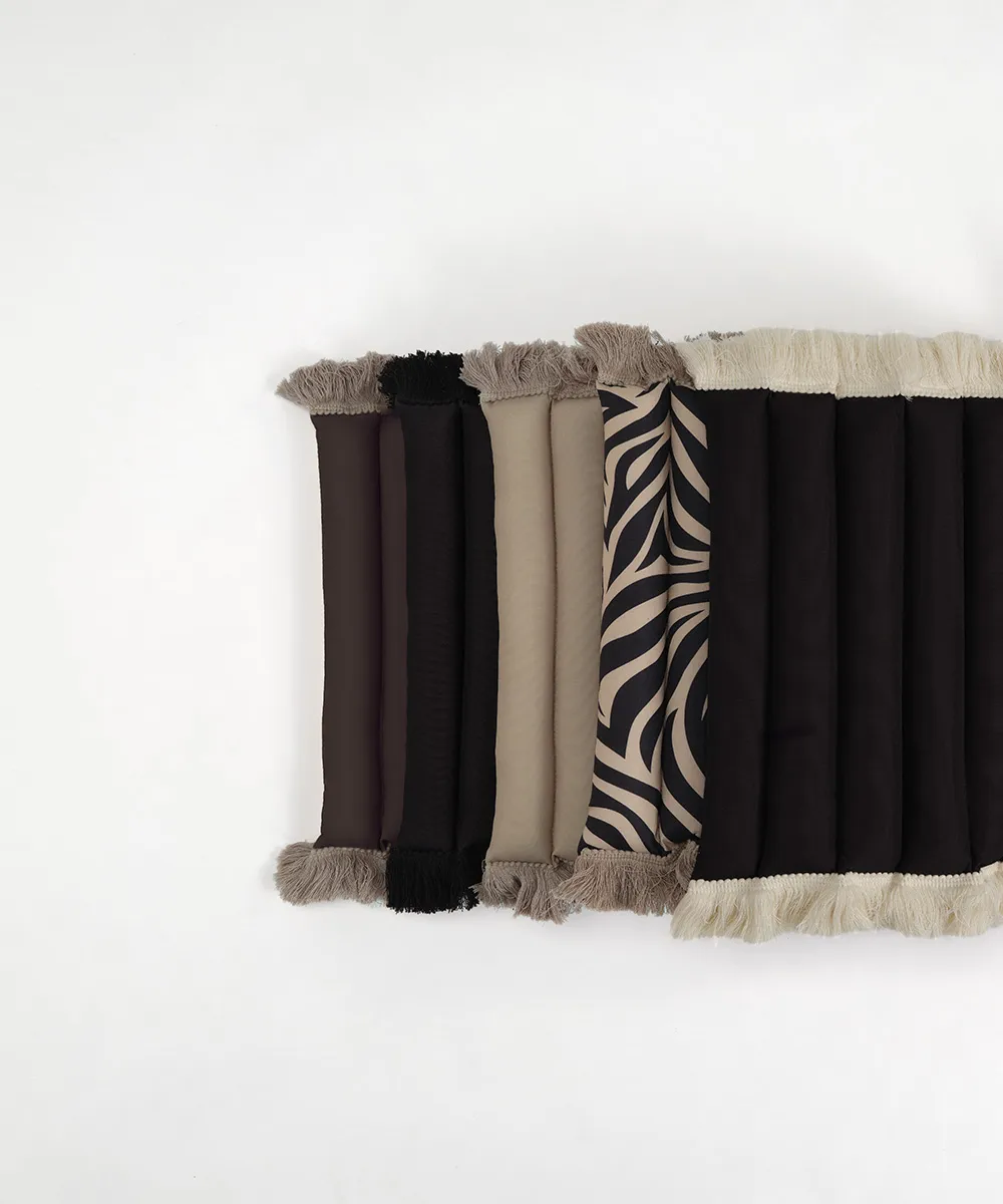 Garden Glory μαξιλάρι καθίσματος με κρόσσια, Μαύρο, offwhite κρόσσια, 38x120 εκ. Garden Glory