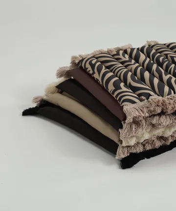 Garden Glory μαξιλάρι καθίσματος με κρόσσια - Μαύρο, offwhite φούντα, 38x40 εκ. - Garden Glory