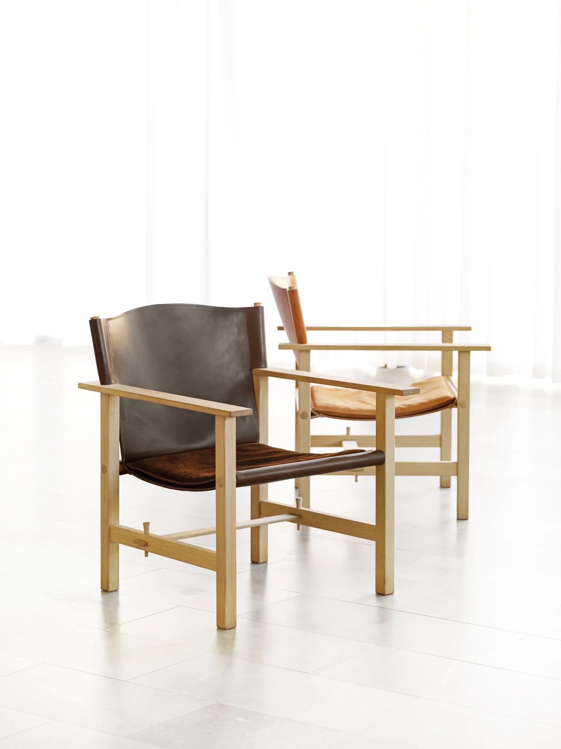 Ferdinand πολυθρόνα, Δρυς-ανεπεξέργαστο δέρμα Tärnsjö σκούρο καφέ Gärsnäs