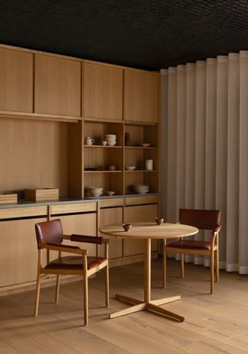 Καρέκλα Vyn με ταπετσαρισμένη πλάτη - Monocoat natural-Elmosoft 43283 - Gärsnäs