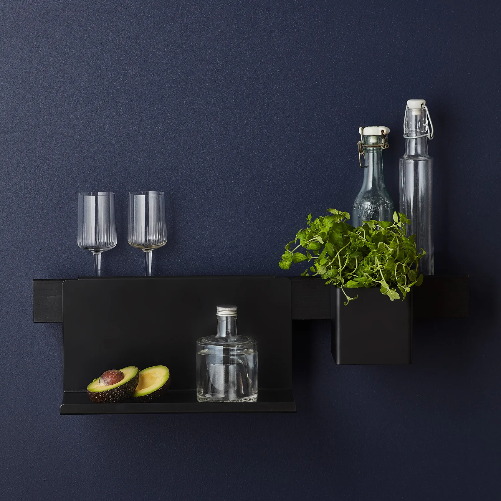 Flex Rail μαγνητική ράγα 60 cm, δρυς βαμμένη μαύρη-μαύρο Gejst