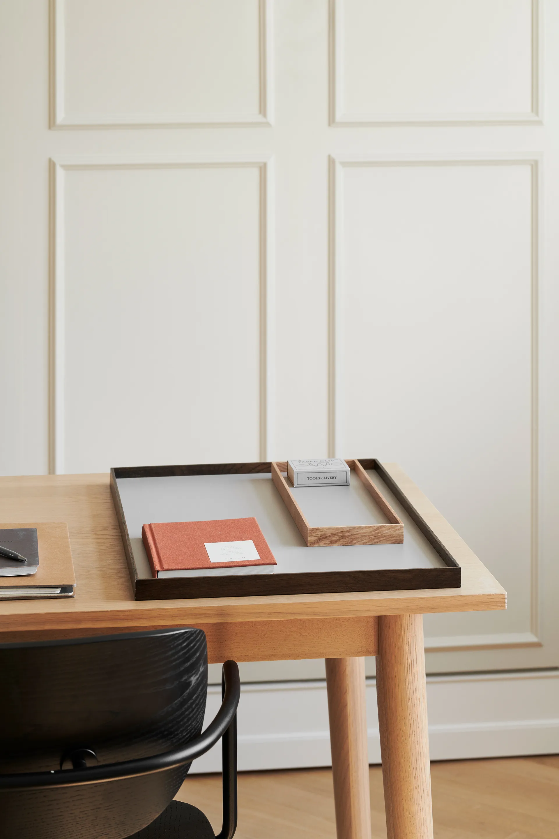 Frame δίσκος μεγάλος 35,5x50,6 cm, Καπνισμένη δρυς-γκρι Gejst