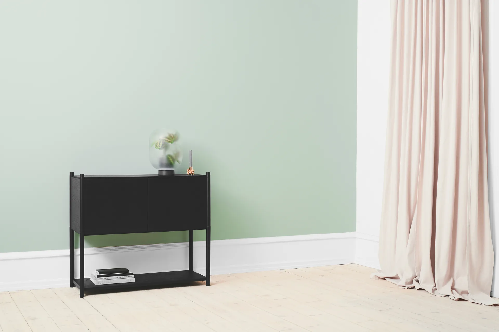 Sceene βιβλιοθήκη C, Μαύρη βαμμένη δρυς Gejst