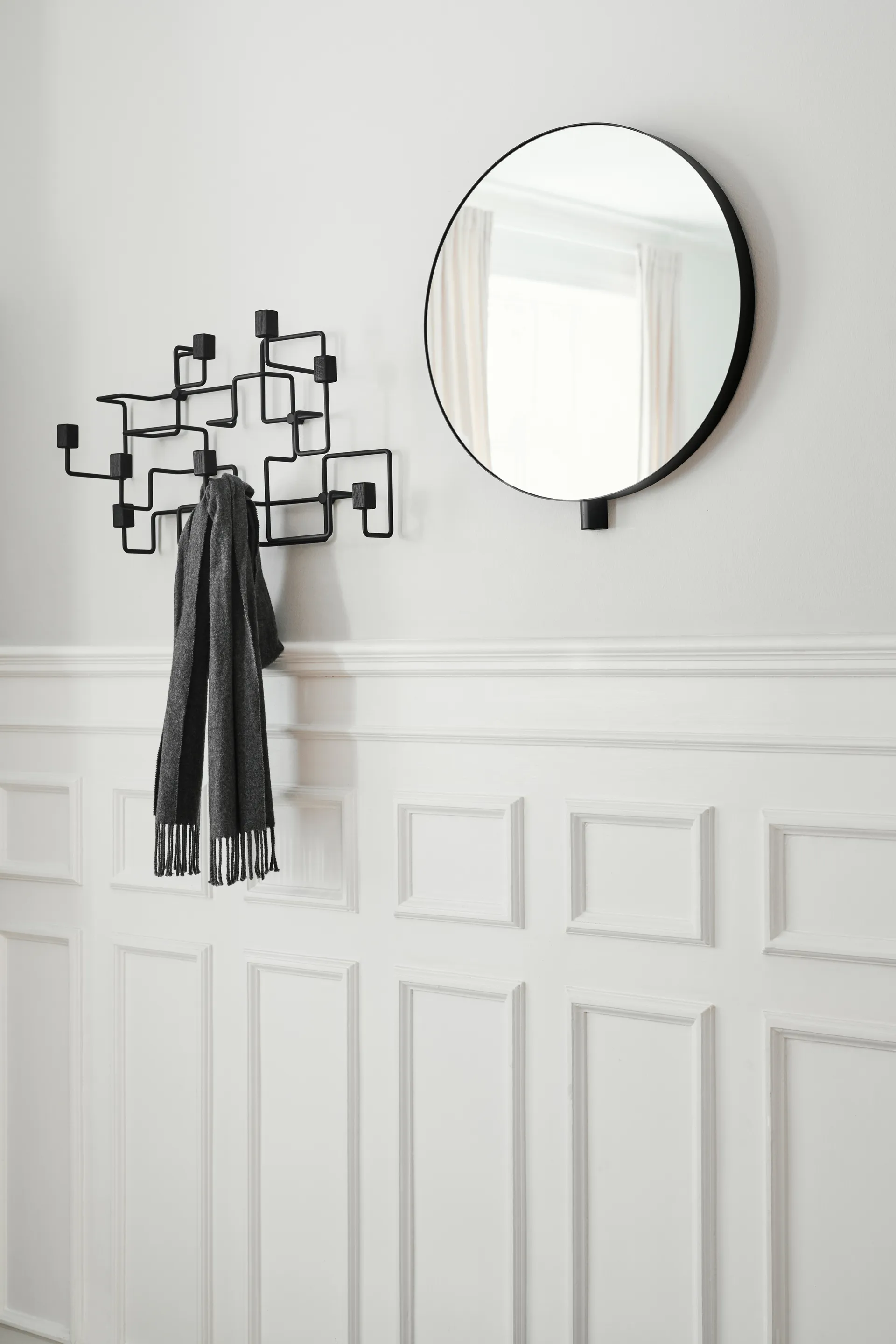 Underground κρεμάστρα, Μαύρο-svartbetsad ek Gejst