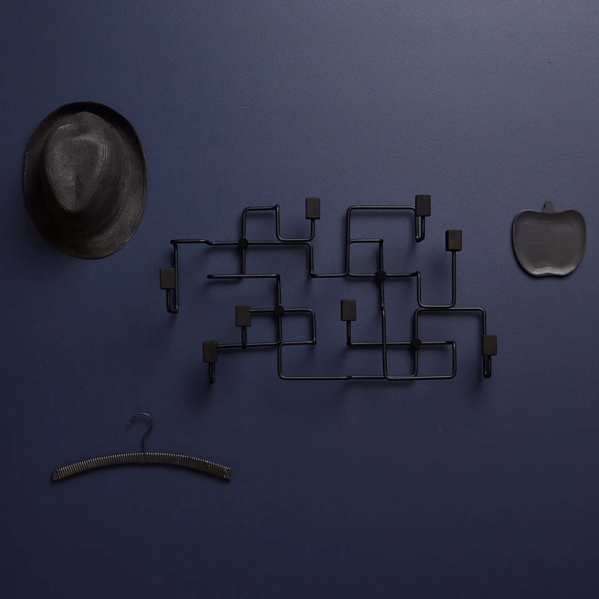 Underground κρεμάστρα, Μαύρο-svartbetsad ek Gejst