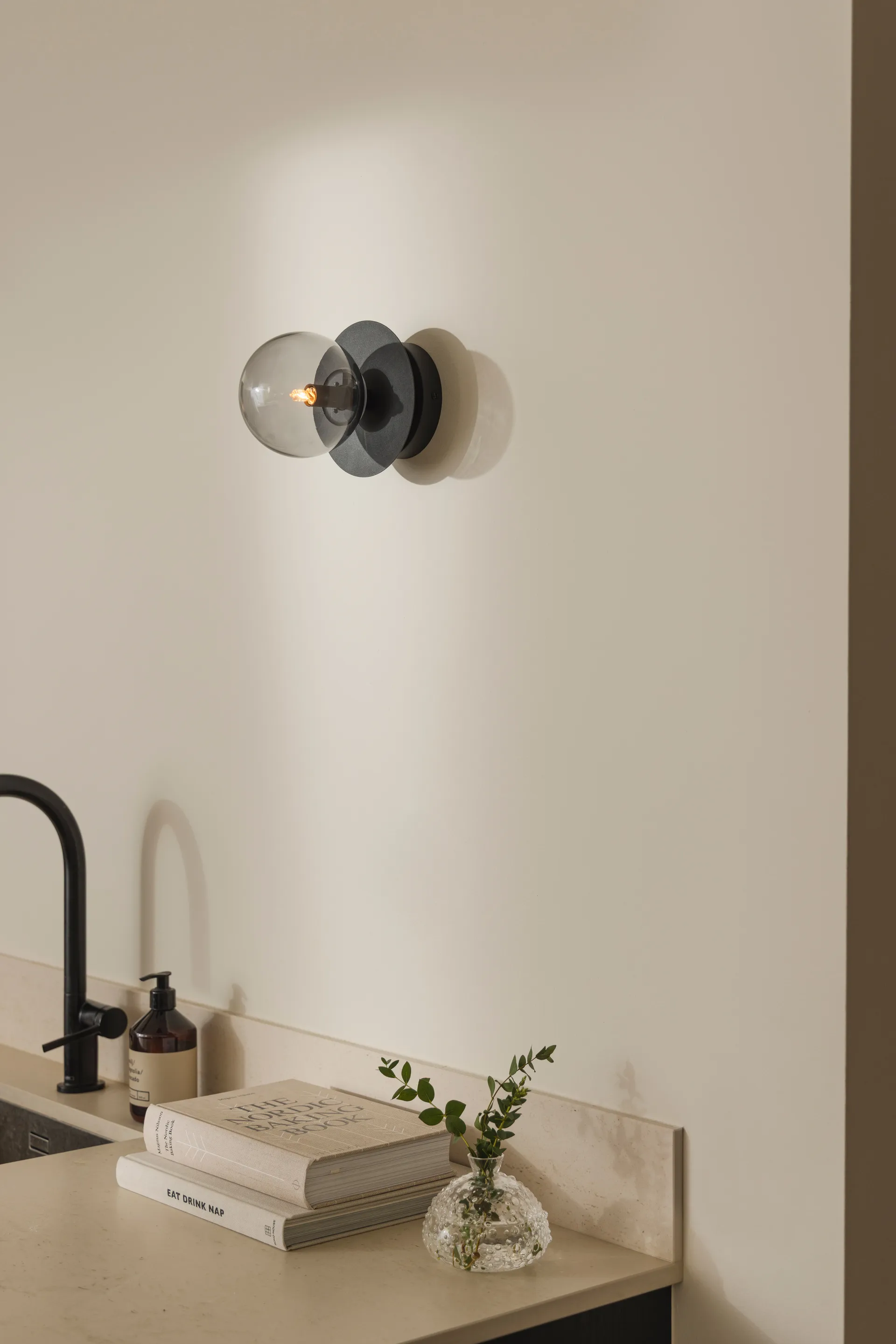 Art Deco πλαφονιέρα, Μαύρο-καπνιστό Globen Lighting