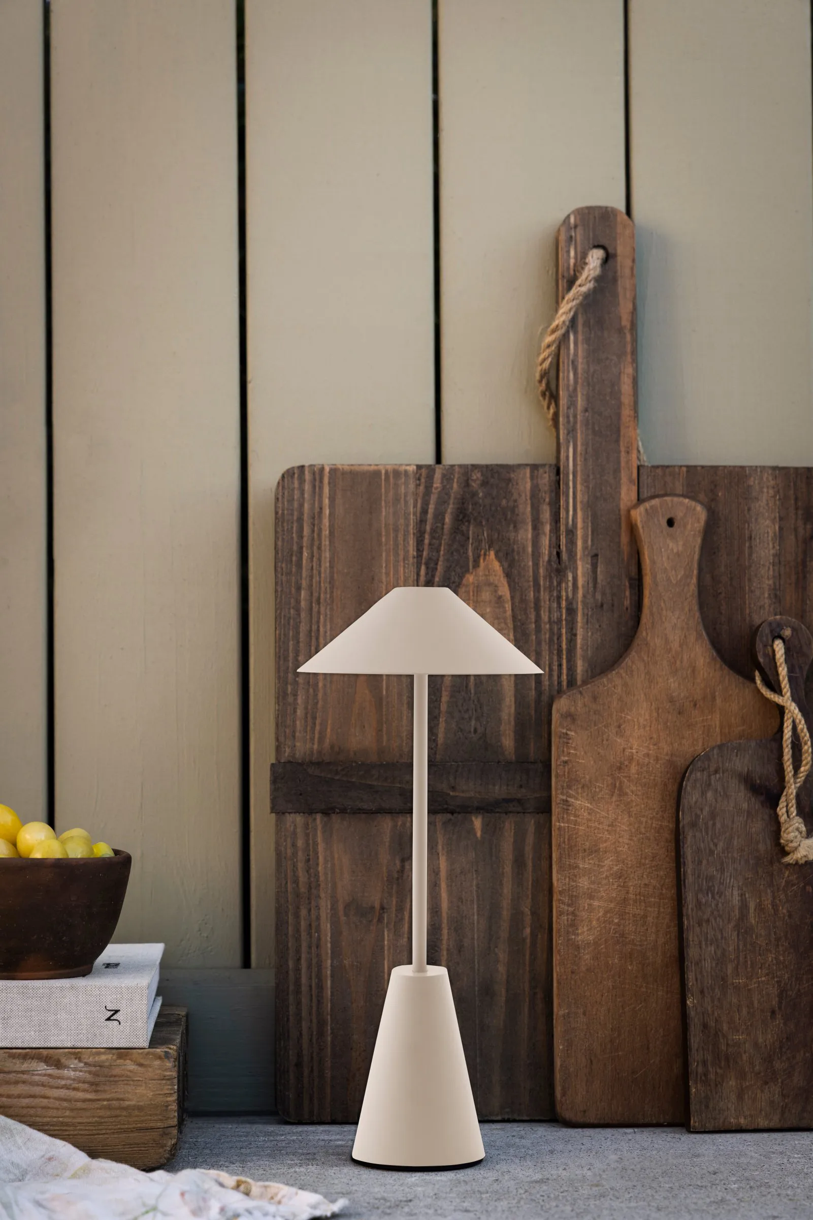 Cannes 32 φορητή επιτραπέζια λάμπα, Mud Globen Lighting