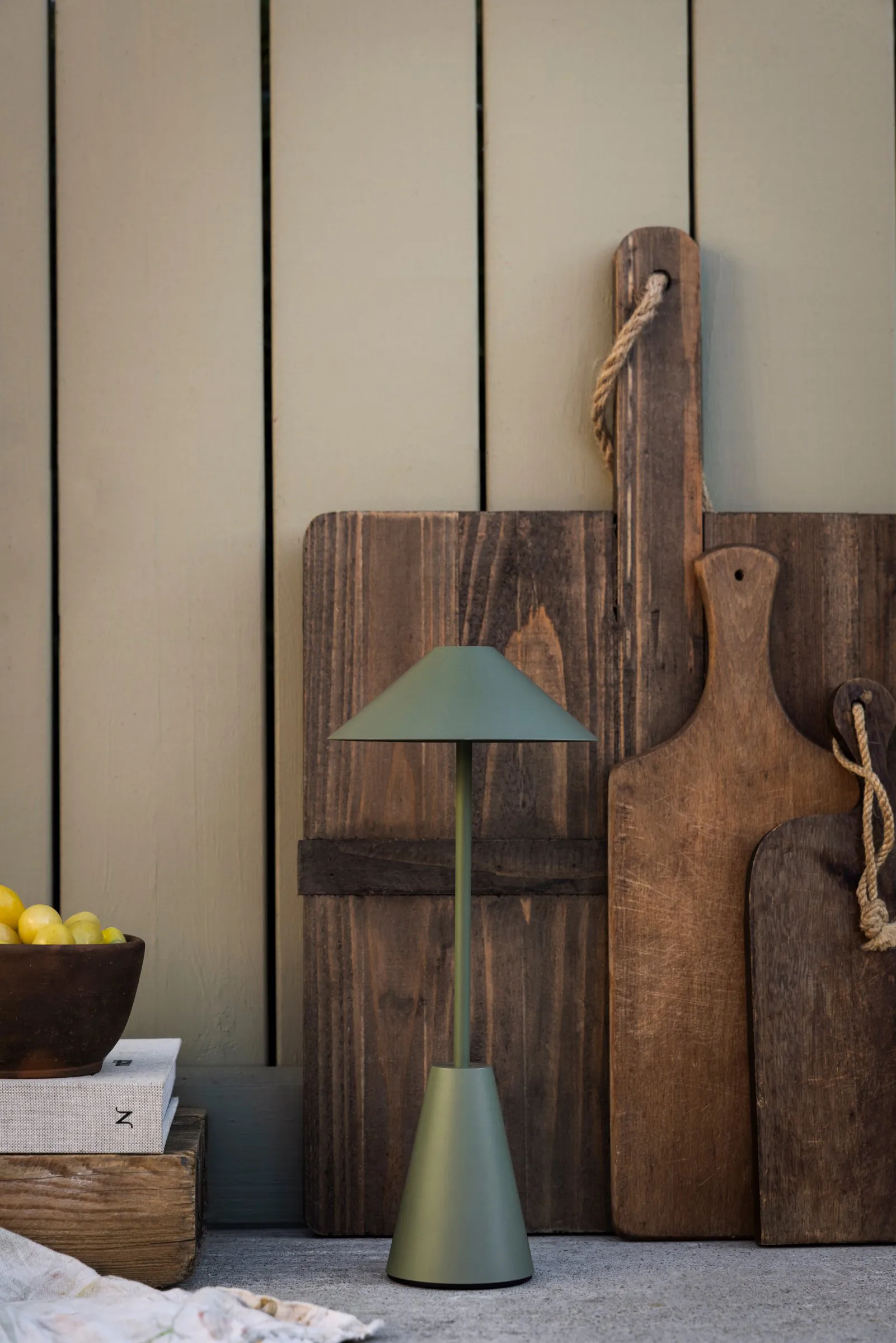 Cannes 32 φορητή επιτραπέζια λάμπα, Μοσσοπράσινο Globen Lighting